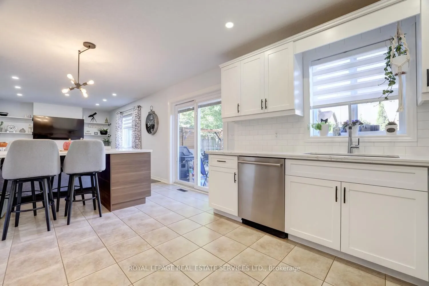 35 Aiken Crescent