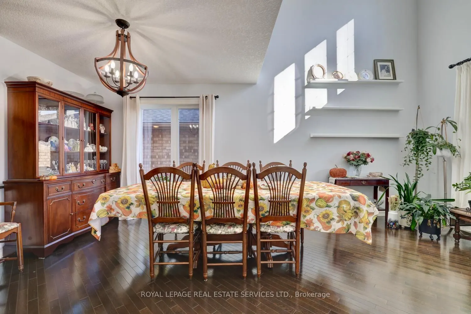 35 Aiken Crescent