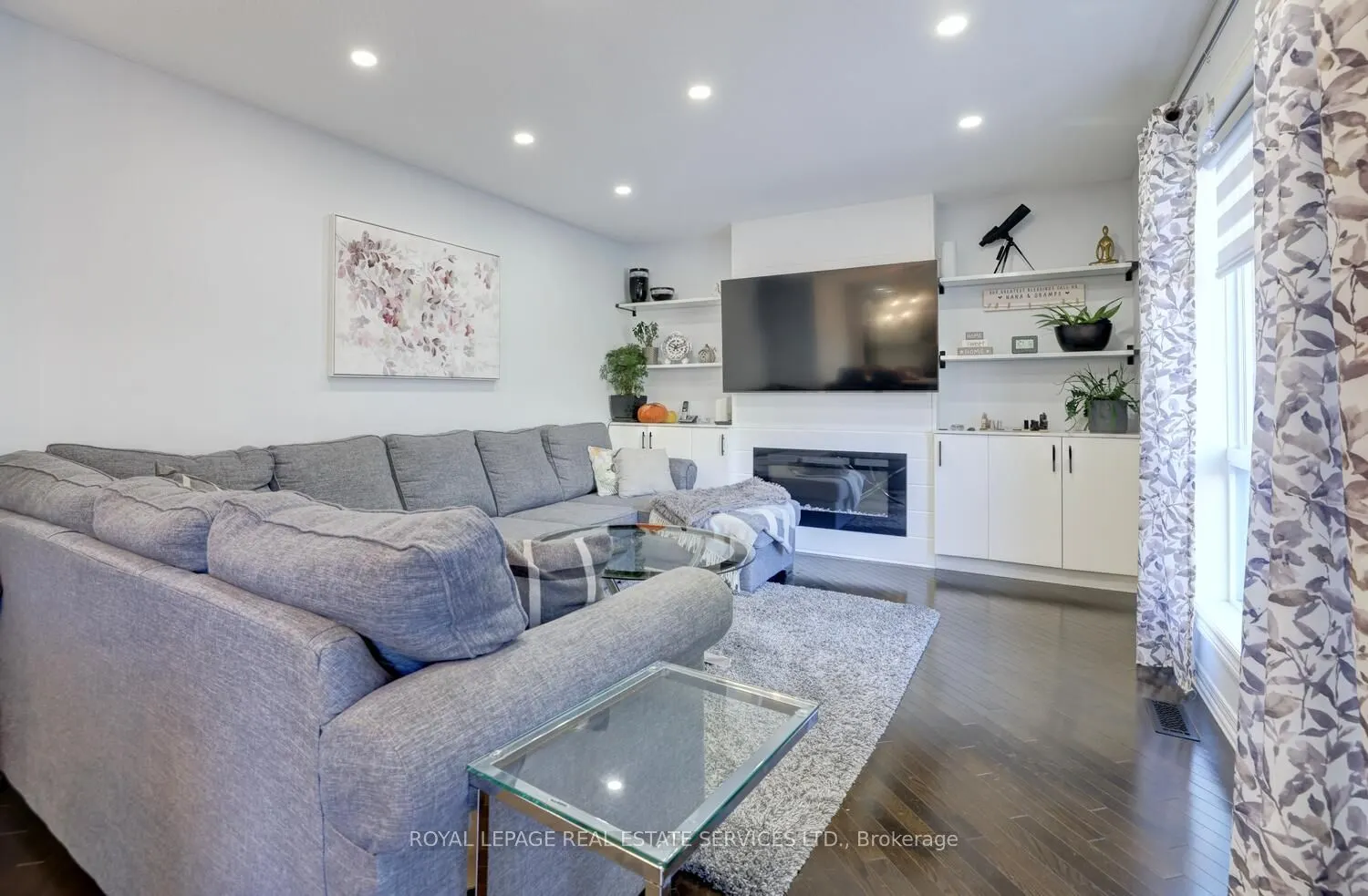 35 Aiken Crescent