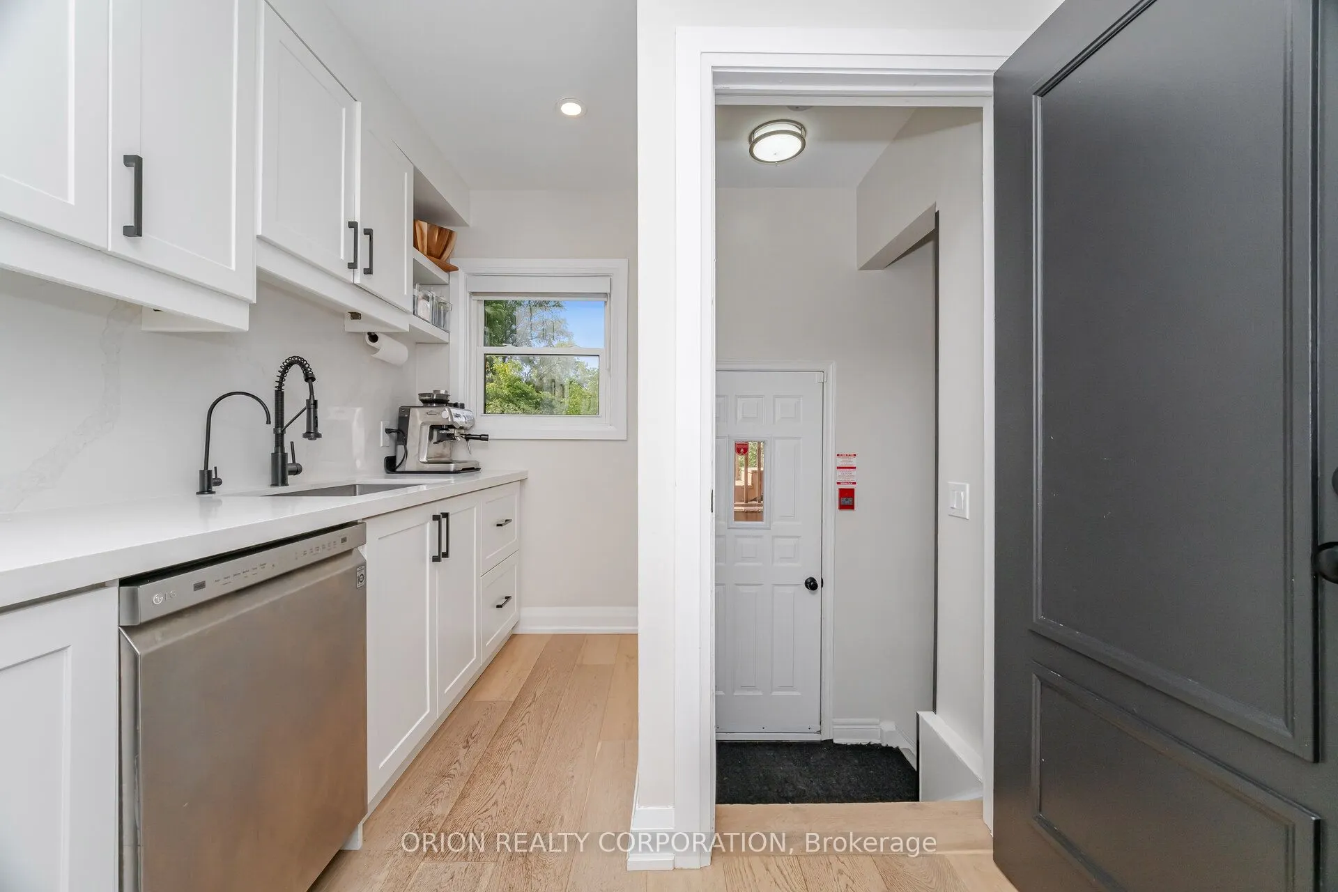 86 Park Street W