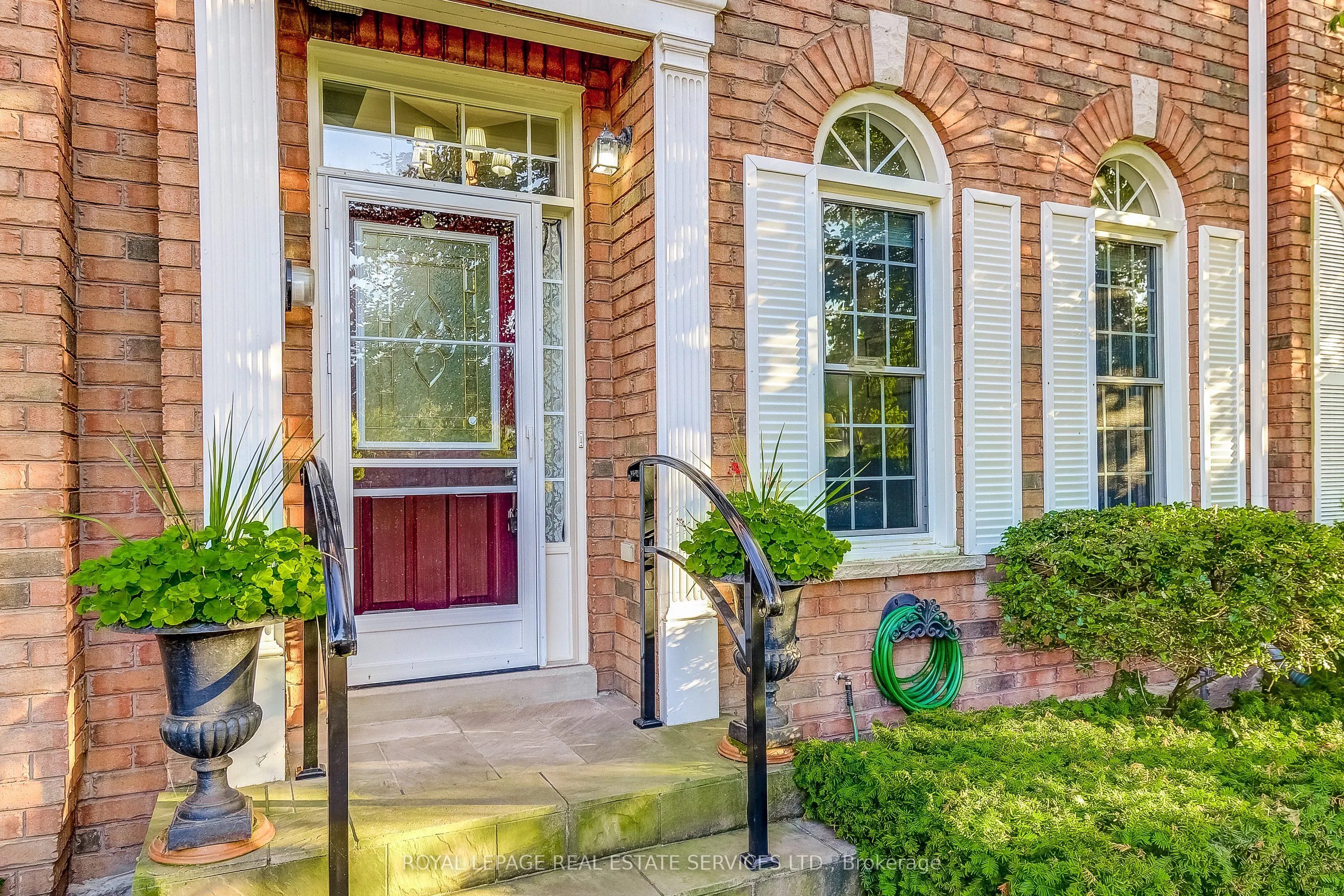 200 Glenashton Drive