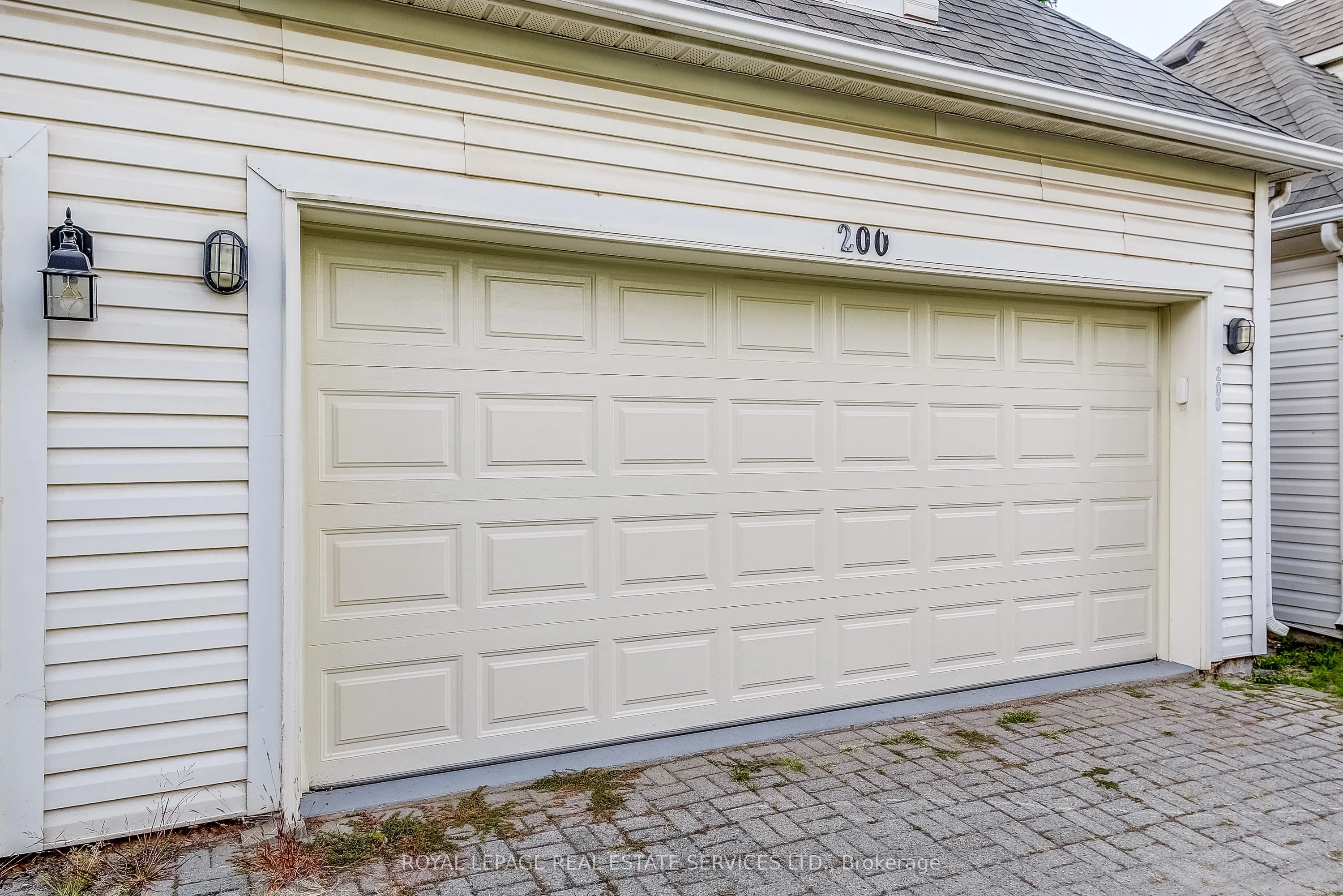 200 Glenashton Drive