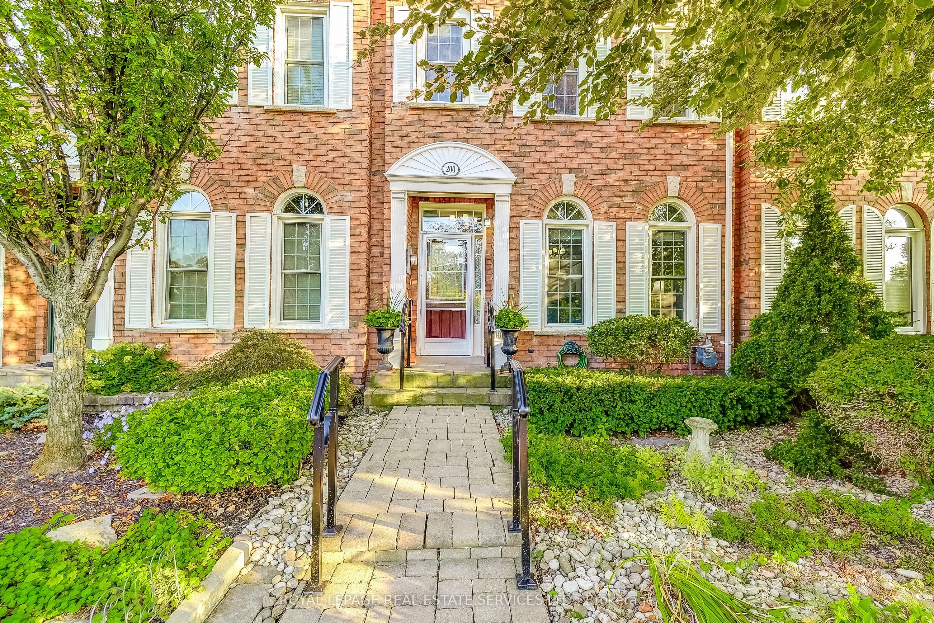 200 Glenashton Drive
