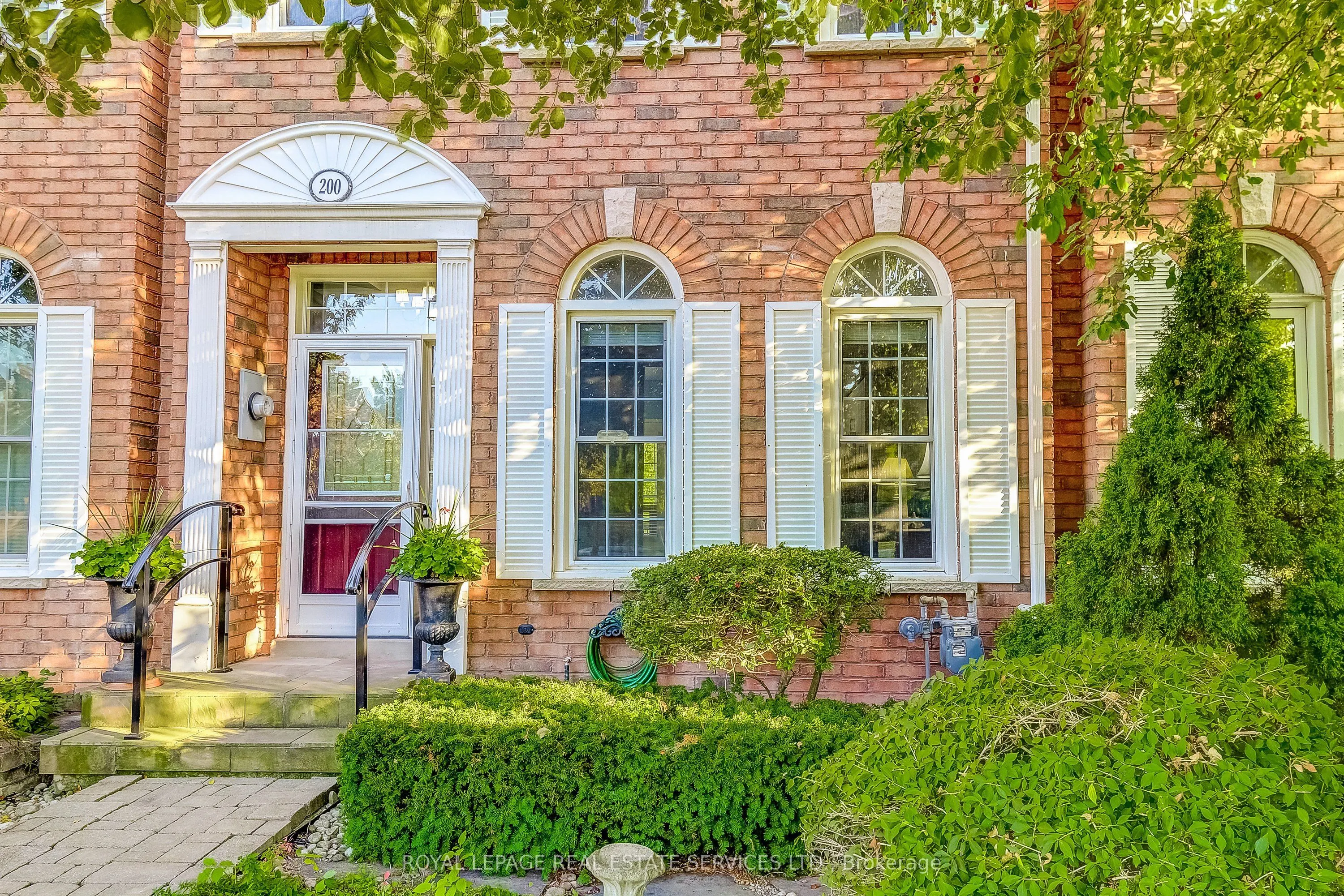 200 Glenashton Drive