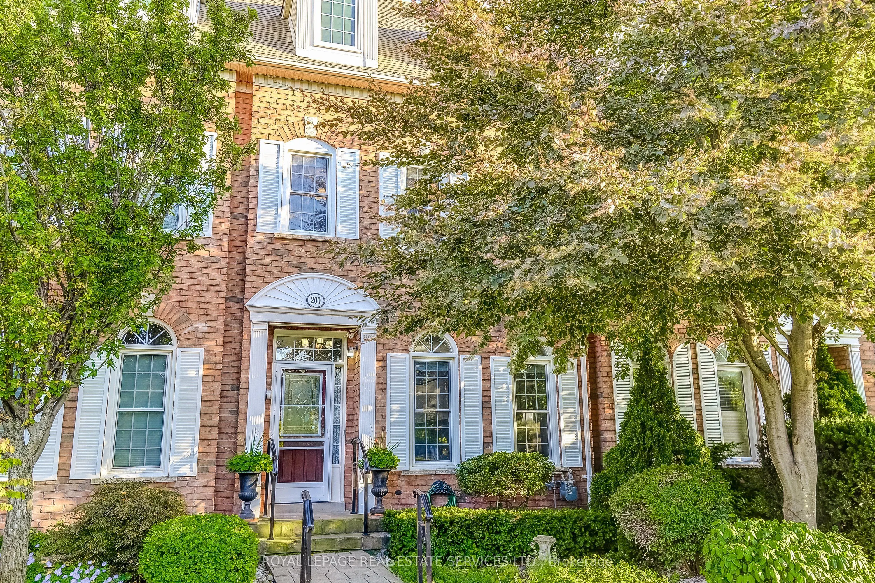 200 Glenashton Drive