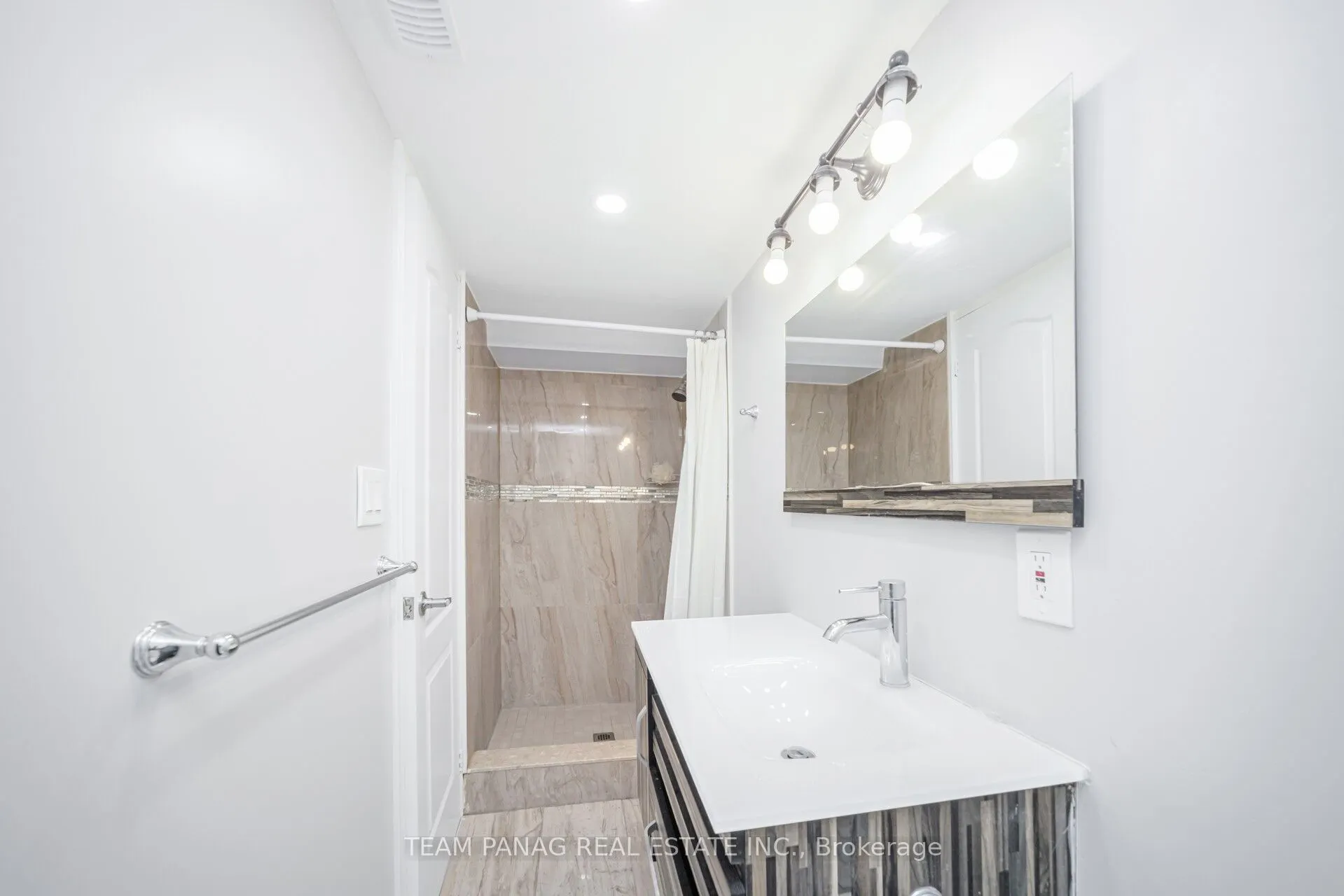 2 Trewartha Crescent