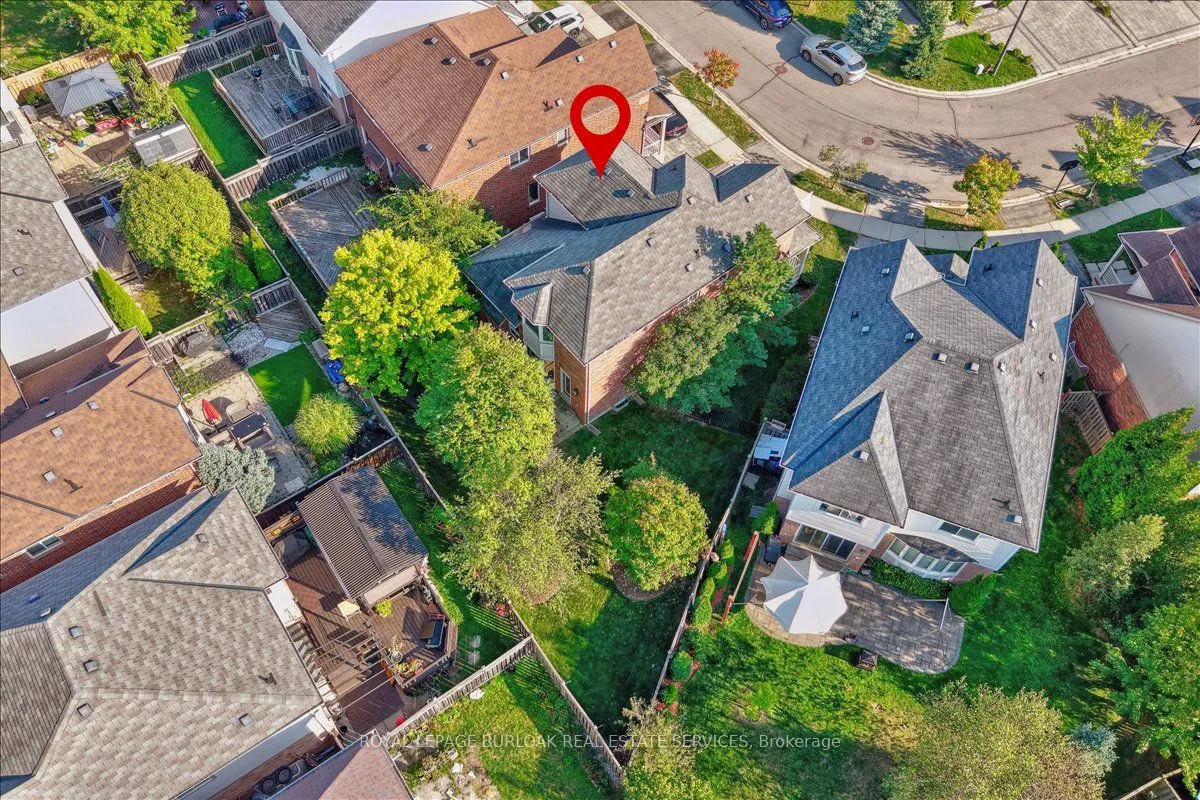 819 Howden Crescent