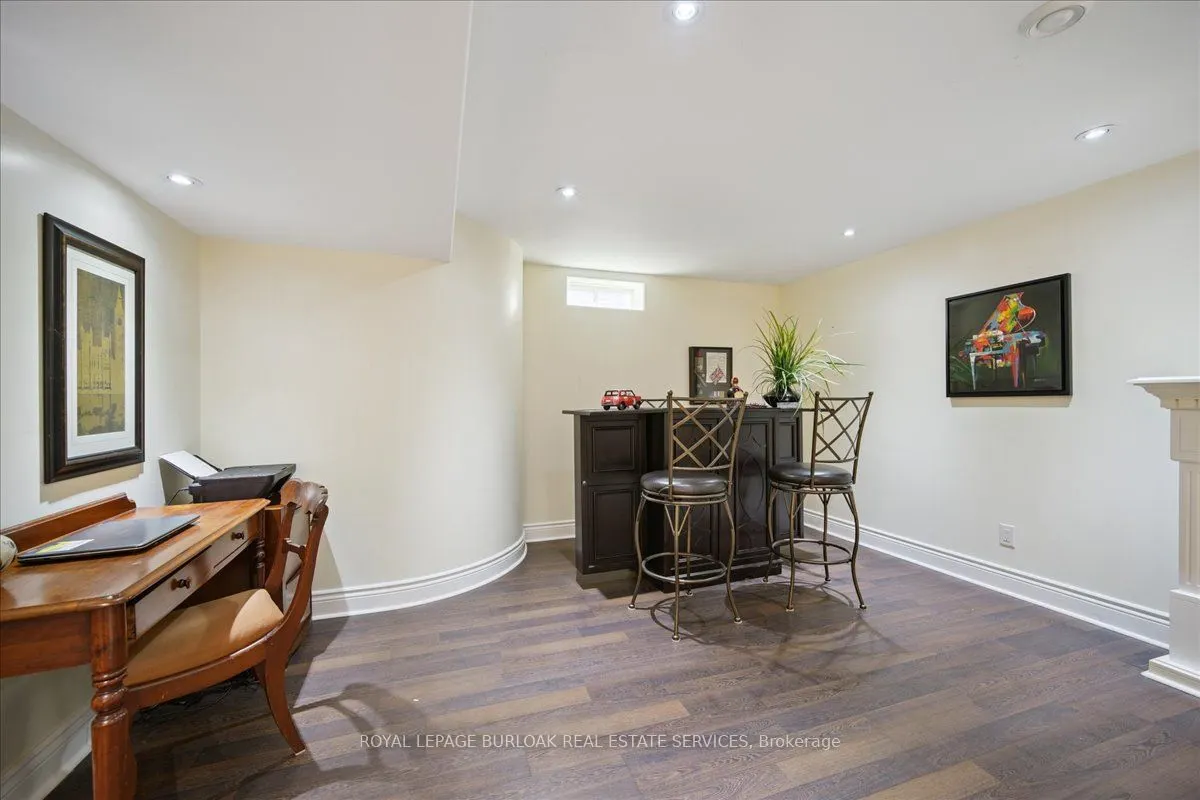 819 Howden Crescent