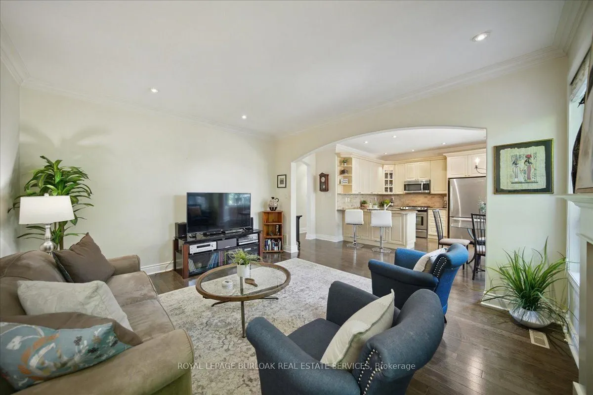 819 Howden Crescent