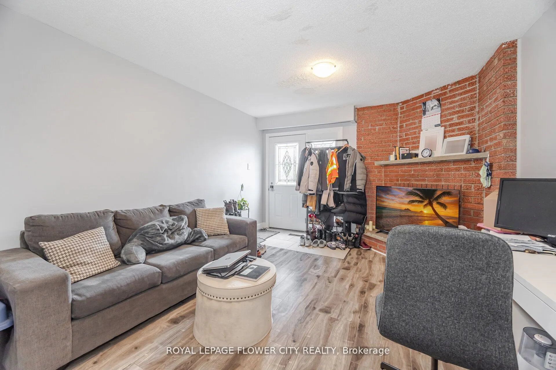 376 Hansen Road N