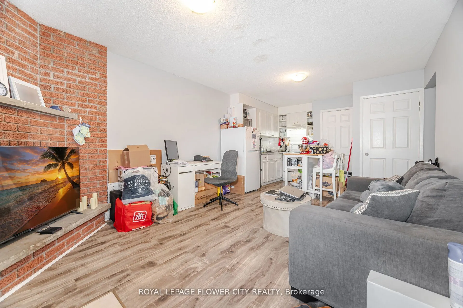 376 Hansen Road N