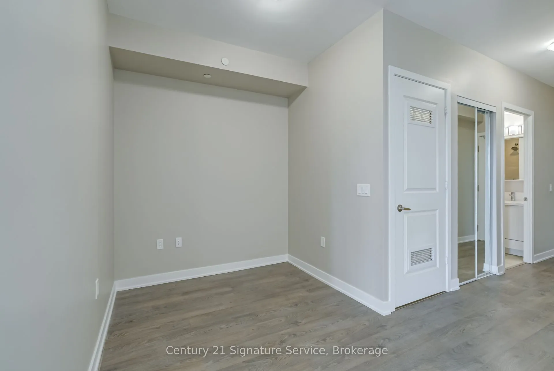 4677 Glen Erin Drive, #304