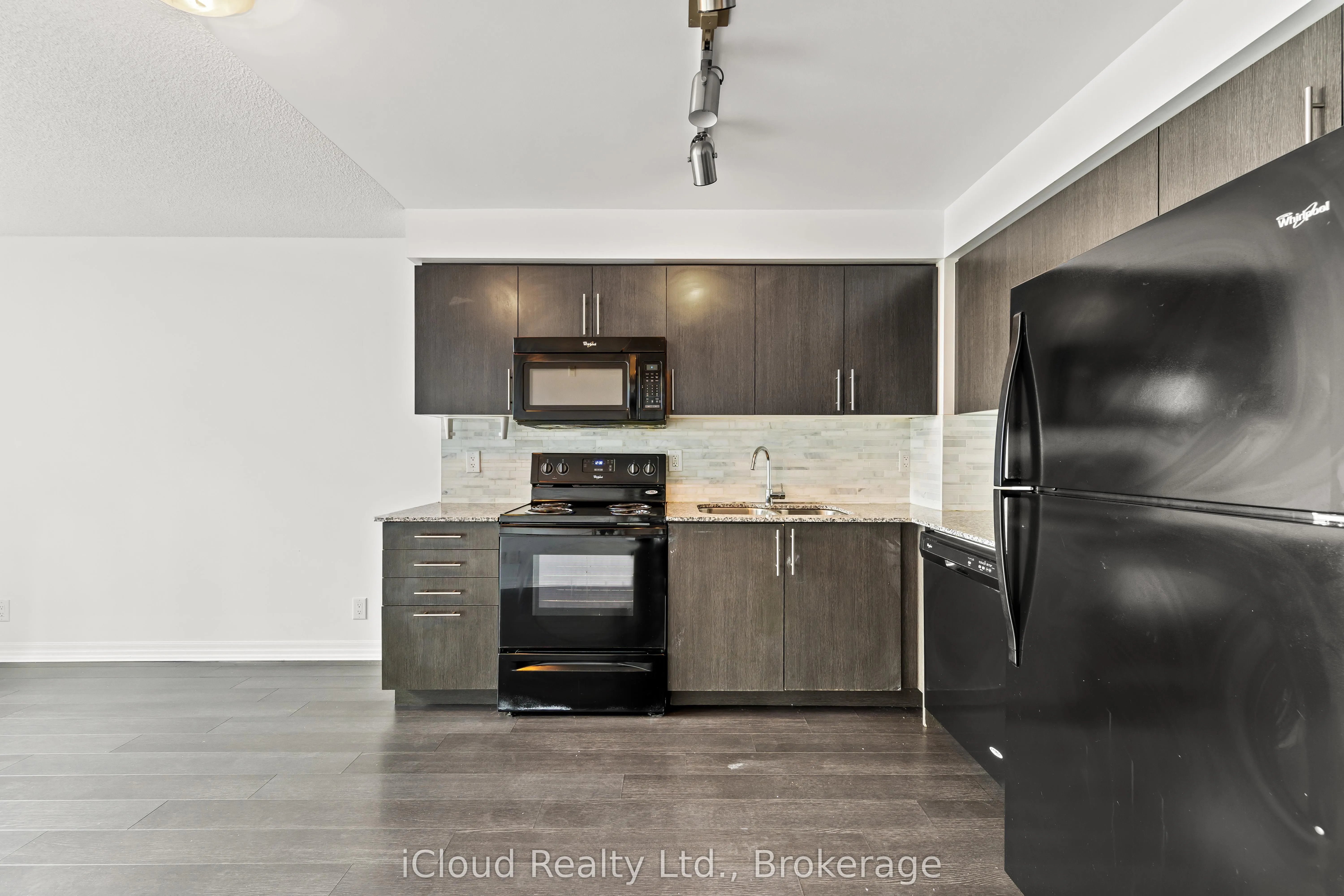 80 Esther Lorrie Drive, #1002