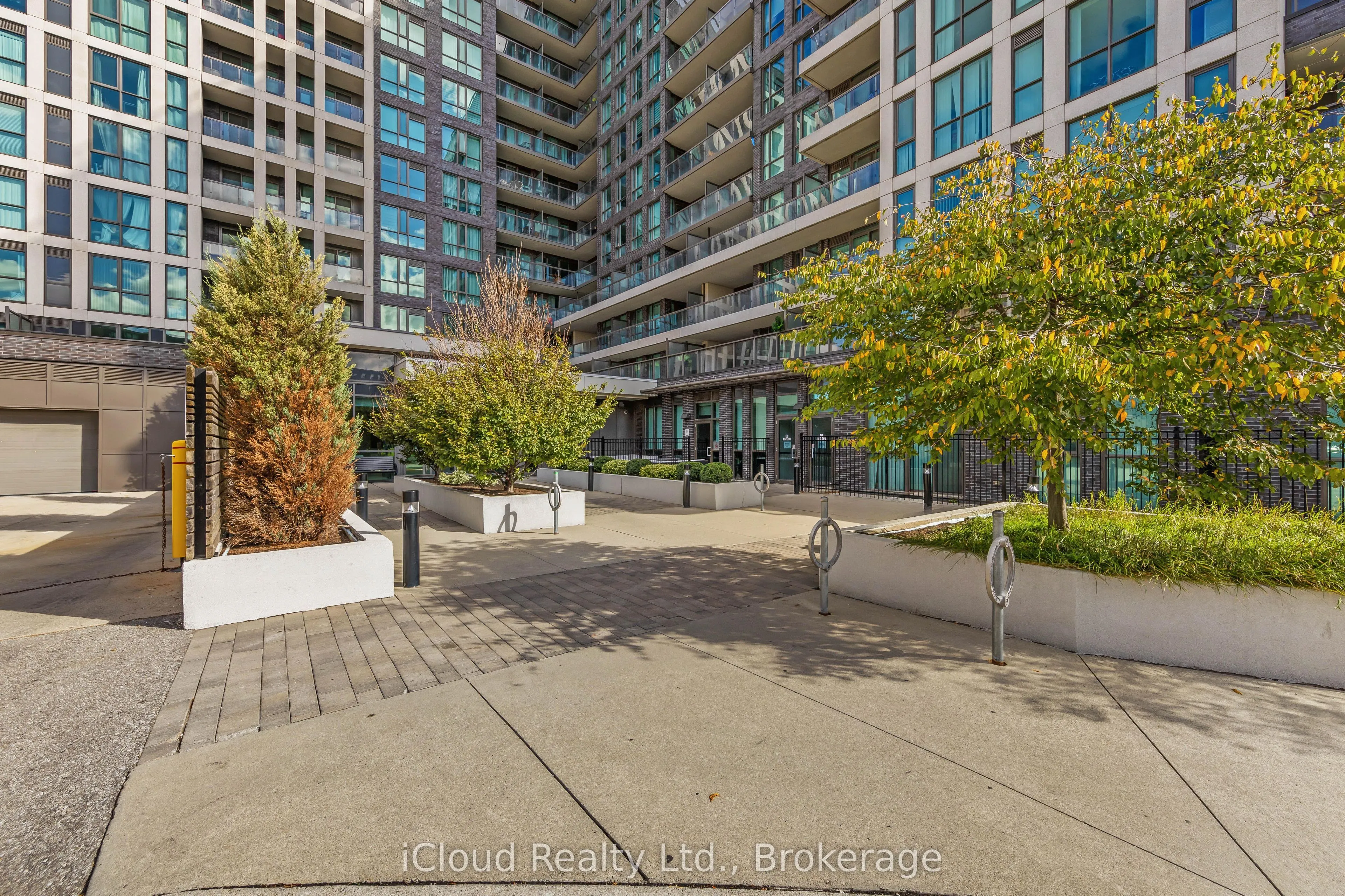80 Esther Lorrie Drive, #1002