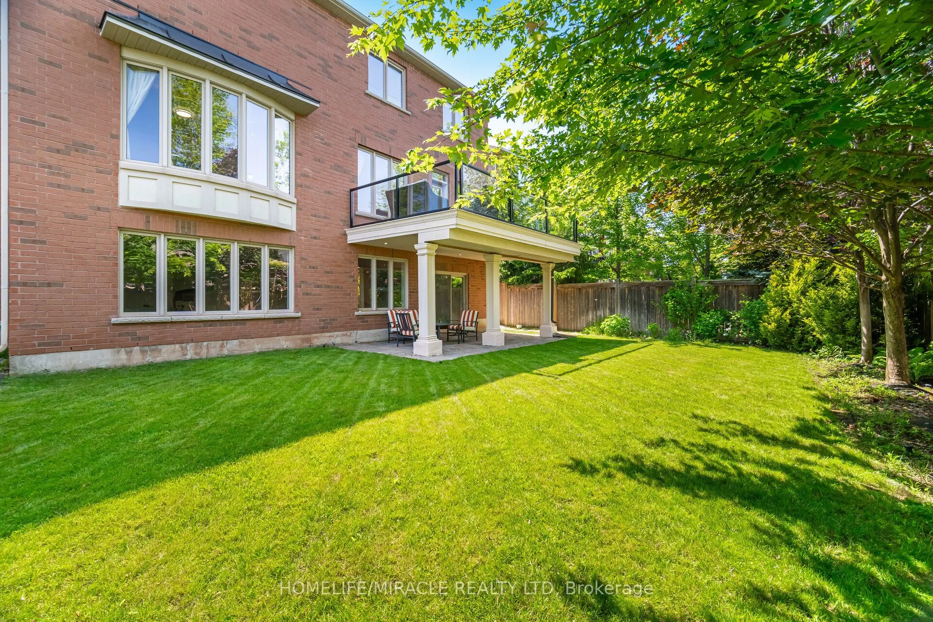 2373 Rideau Drive E