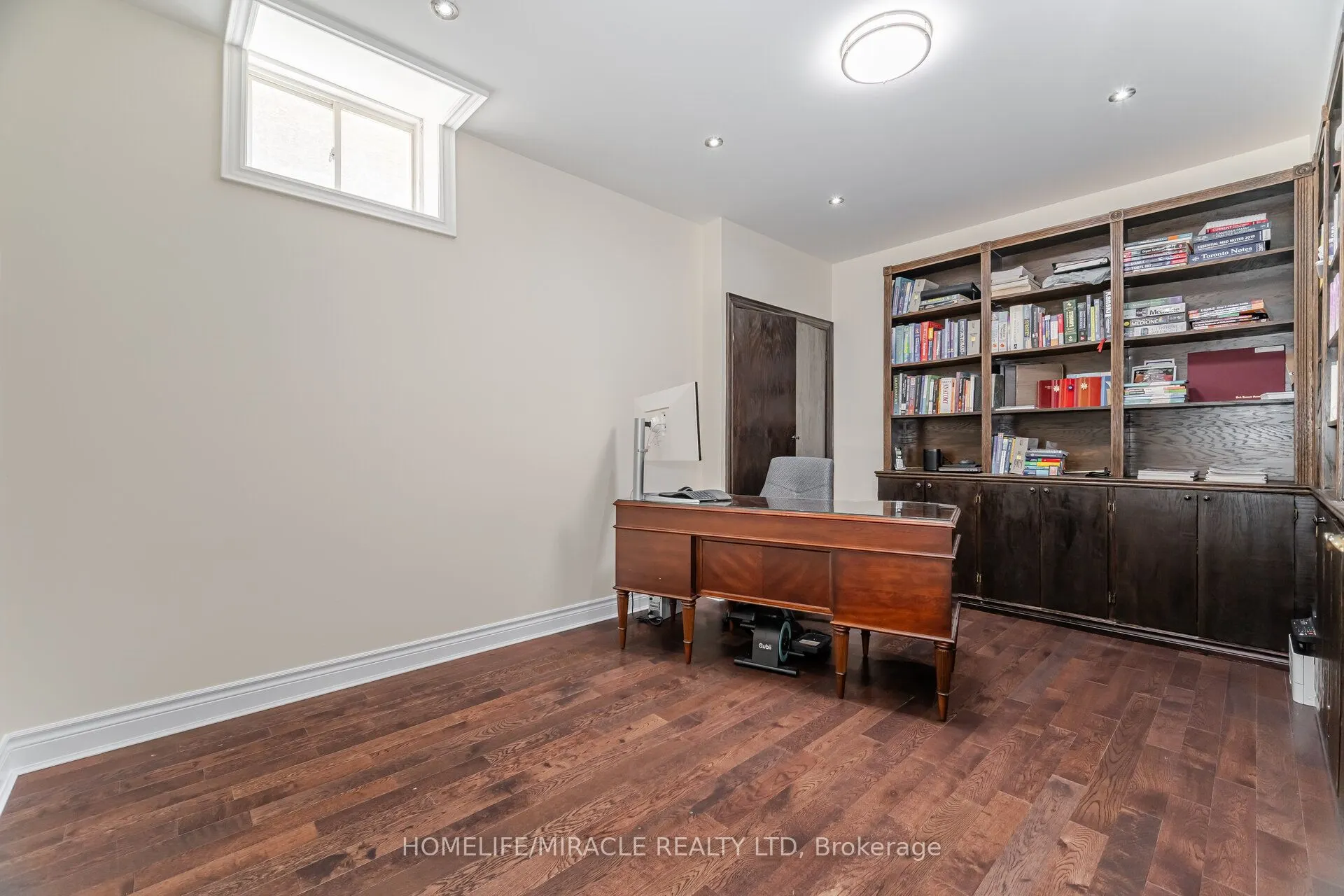 2373 Rideau Drive E