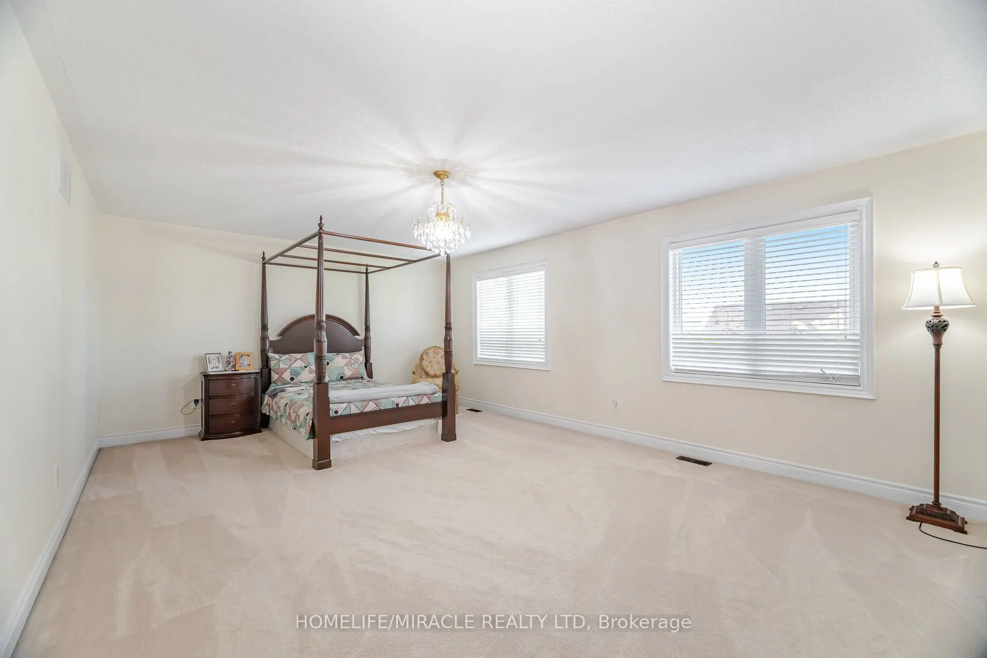 2373 Rideau Drive E