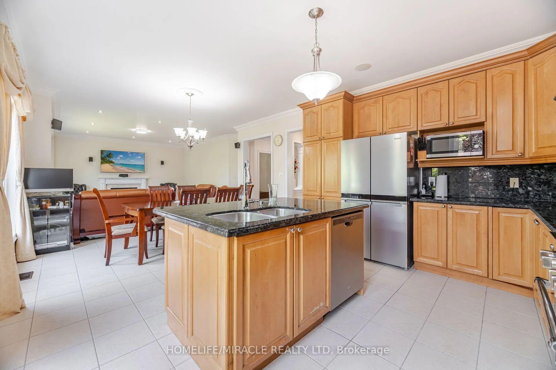 2373 Rideau Drive E