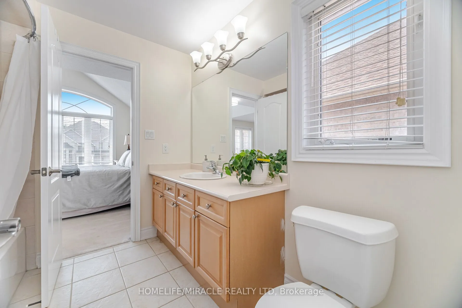 2373 Rideau Drive E