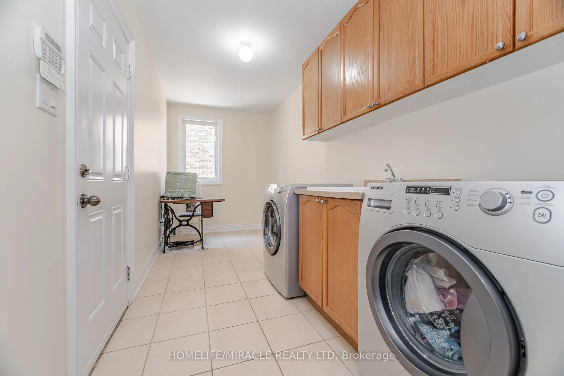 2373 Rideau Drive E