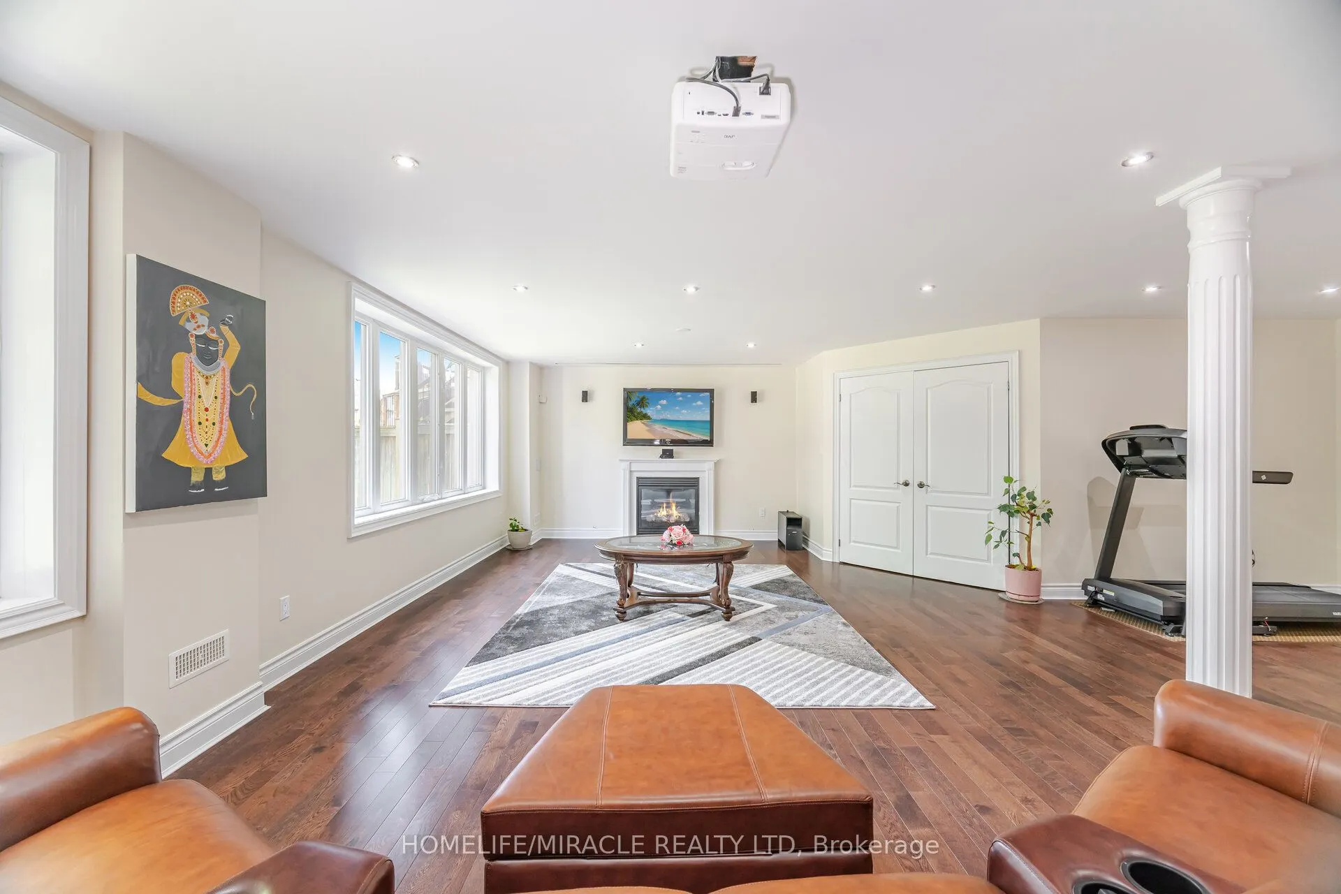 2373 Rideau Drive E