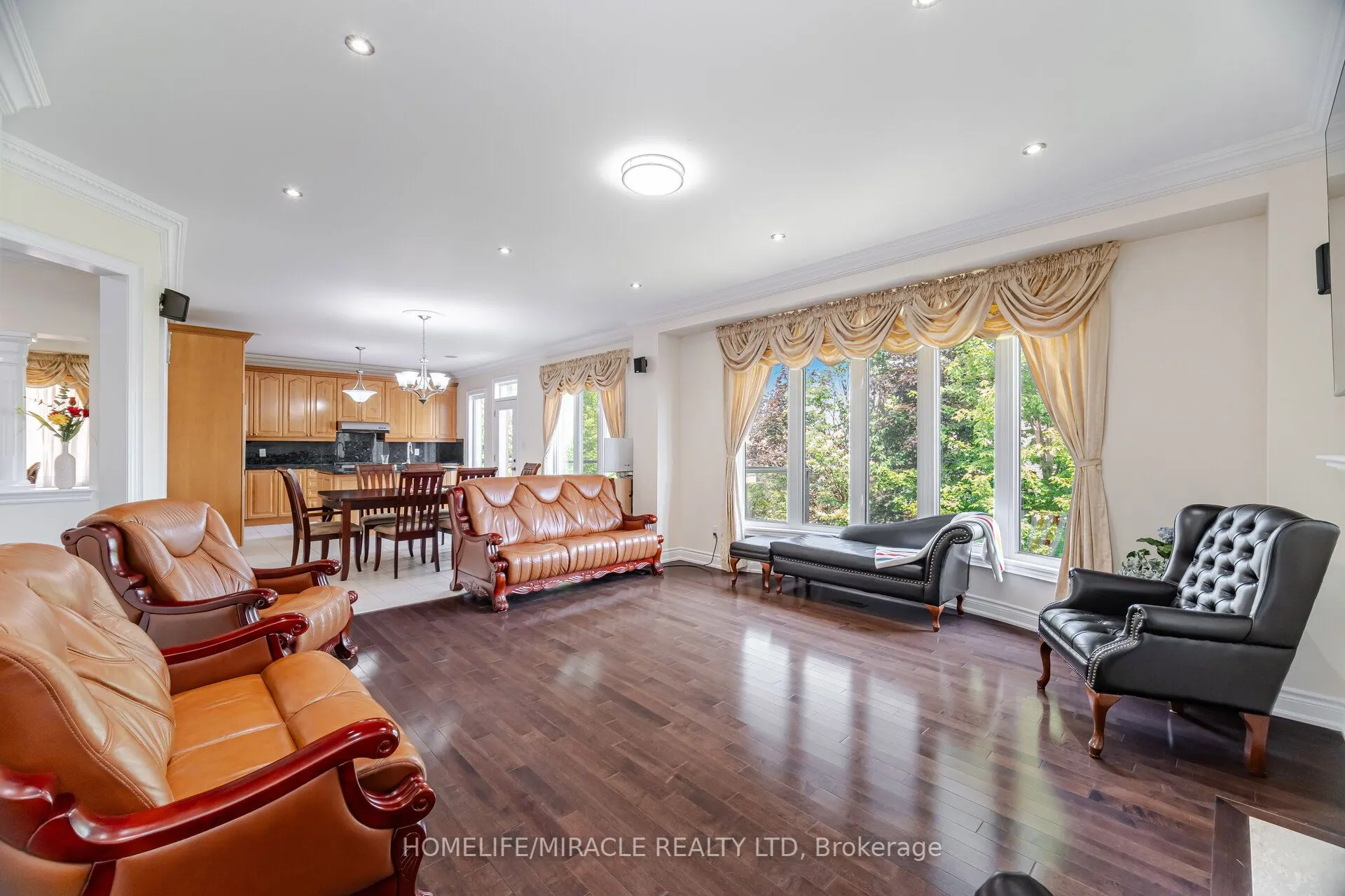 2373 Rideau Drive E