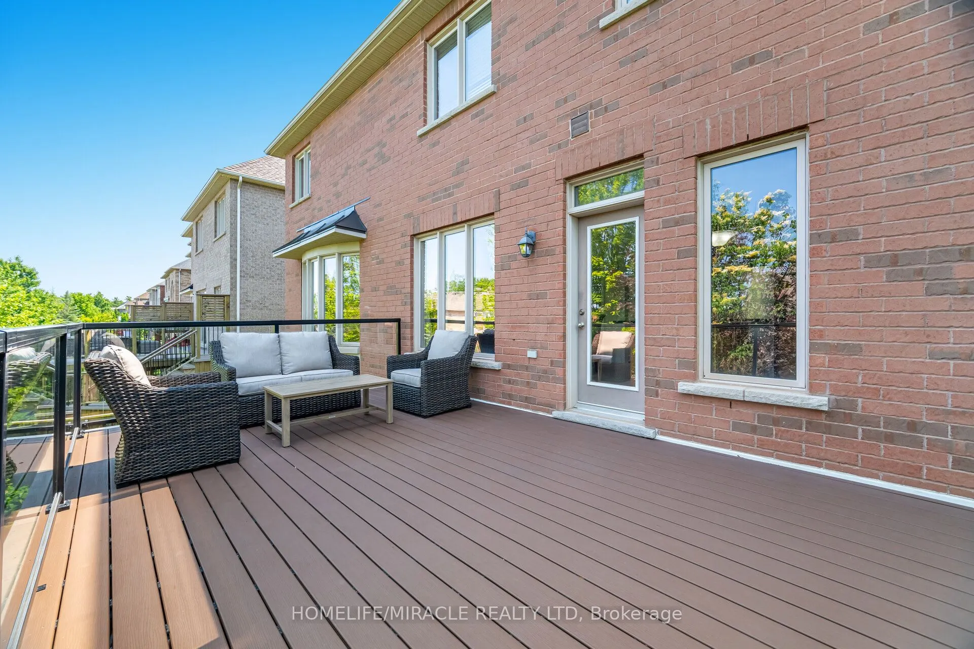 2373 Rideau Drive E