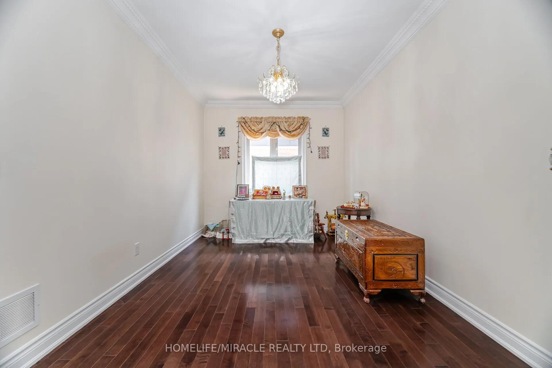 2373 Rideau Drive E