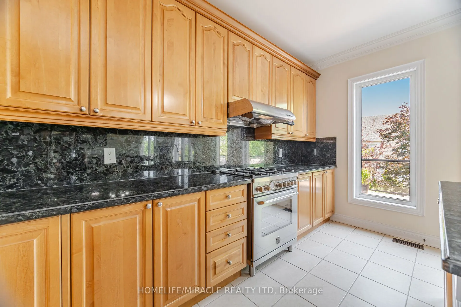 2373 Rideau Drive E