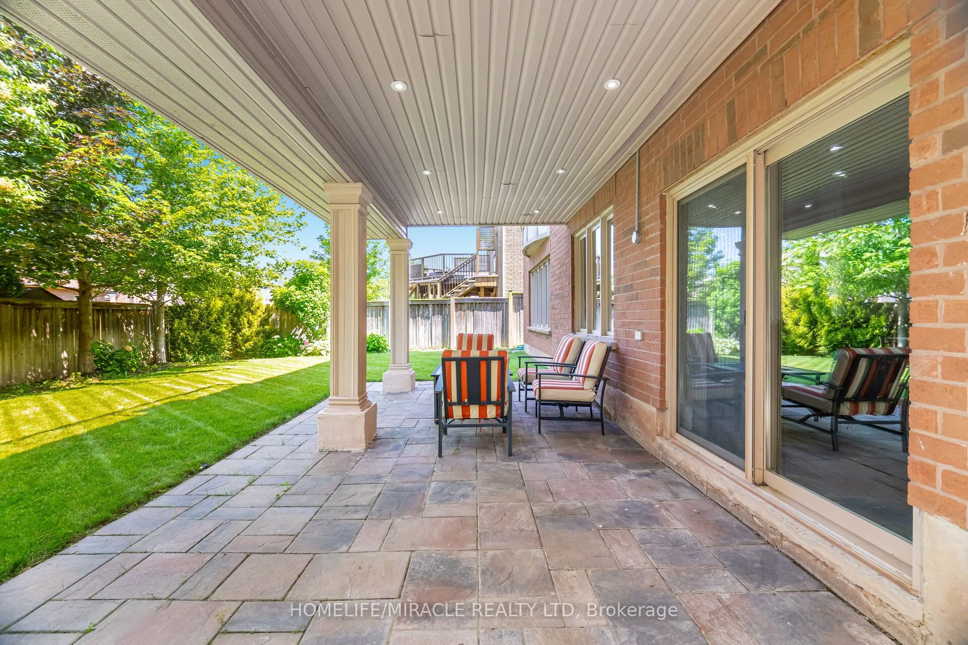 2373 Rideau Drive E