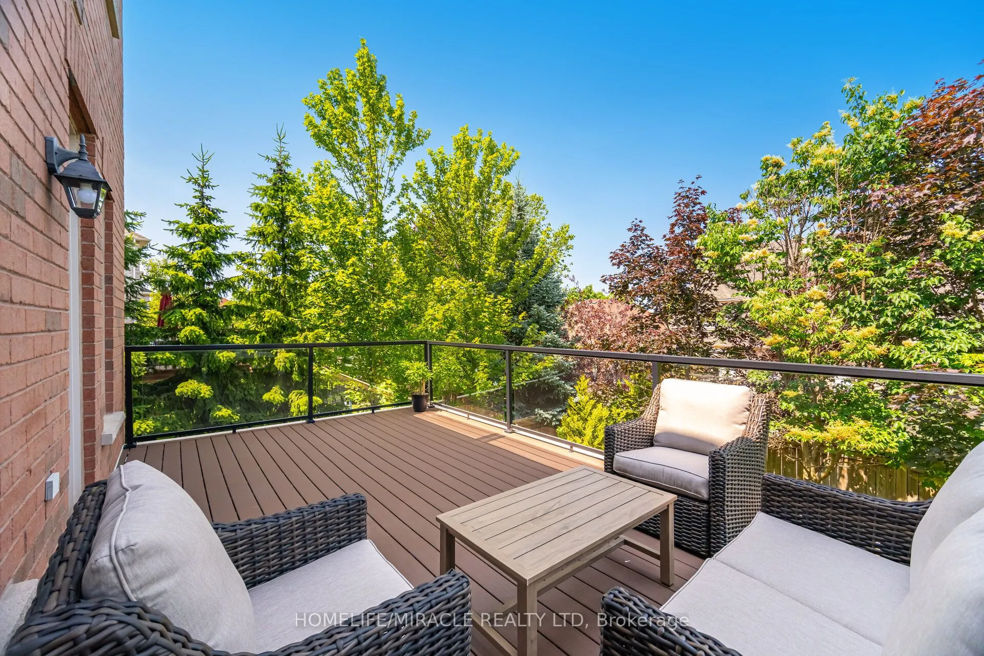 2373 Rideau Drive E