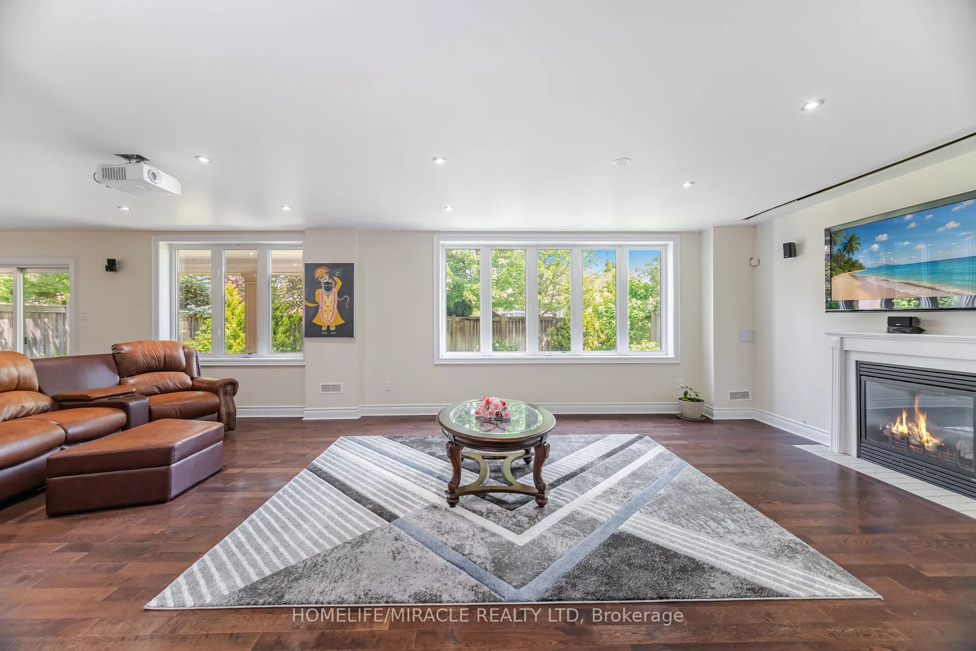 2373 Rideau Drive E