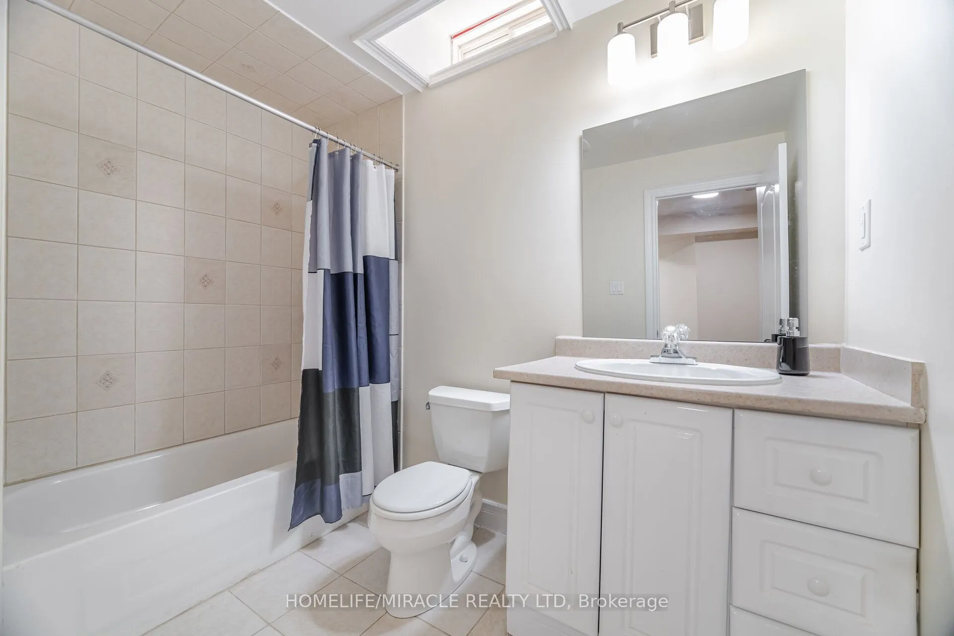 2373 Rideau Drive E