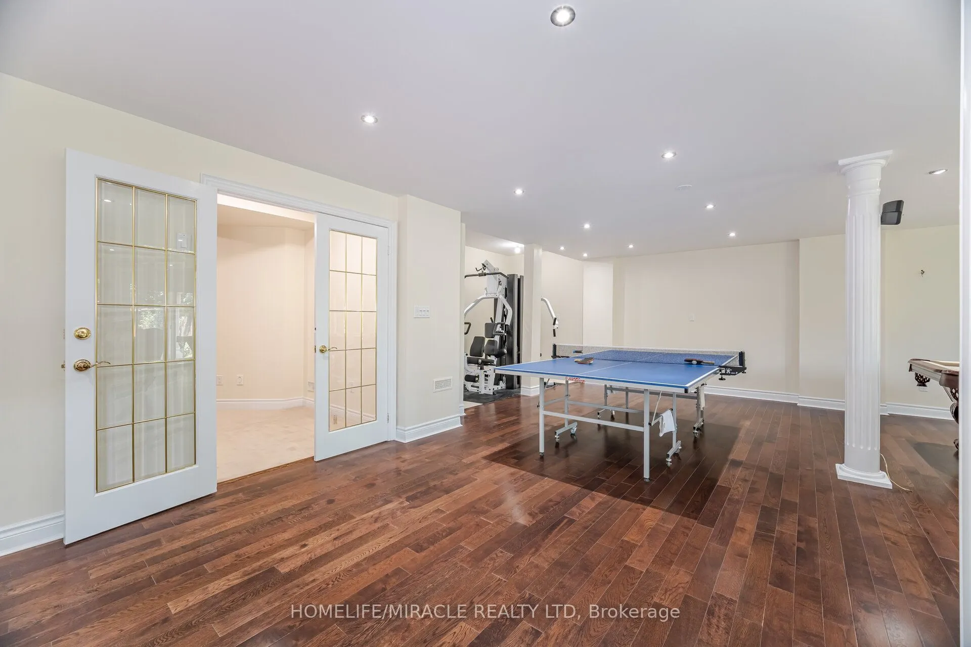 2373 Rideau Drive E