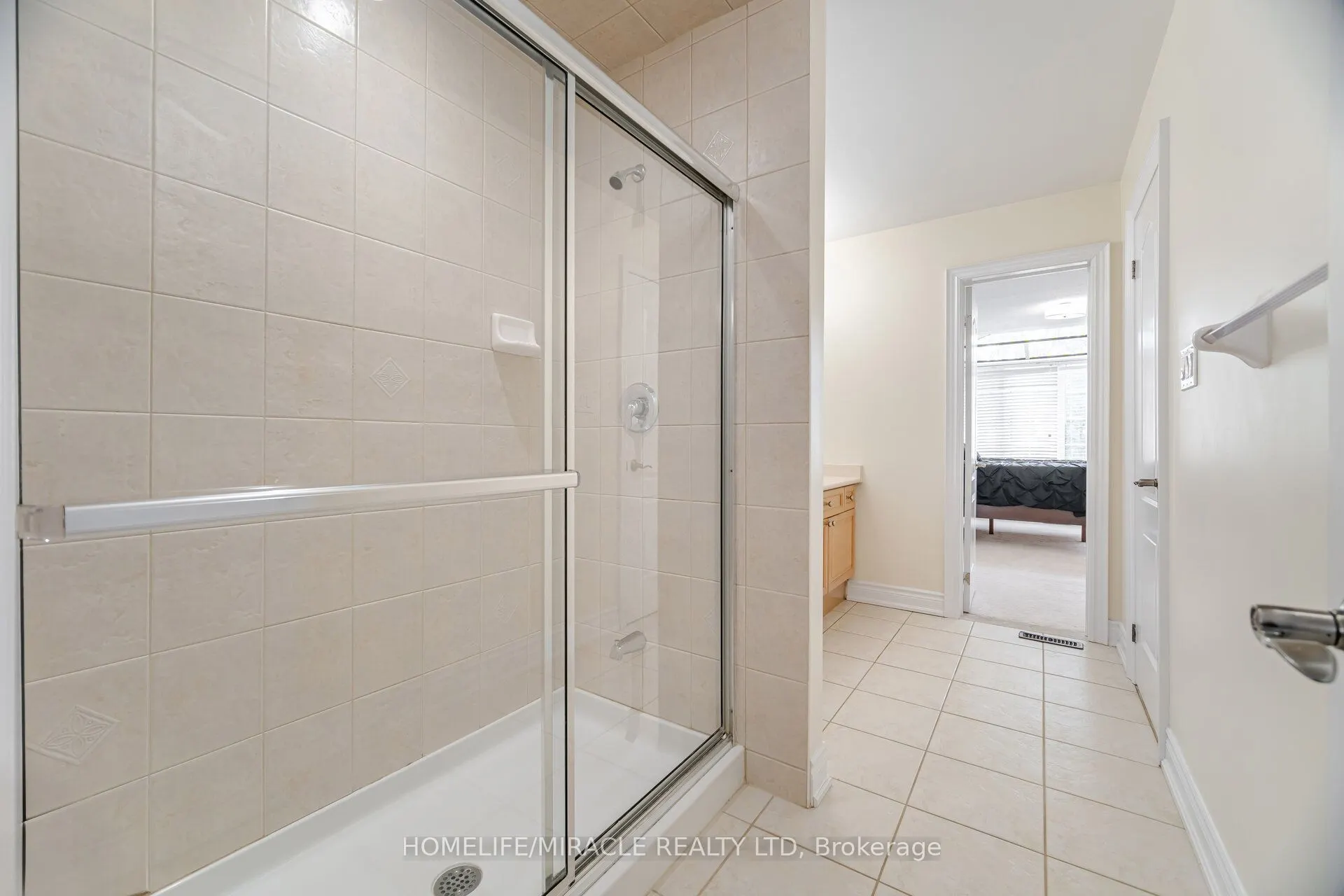 2373 Rideau Drive E
