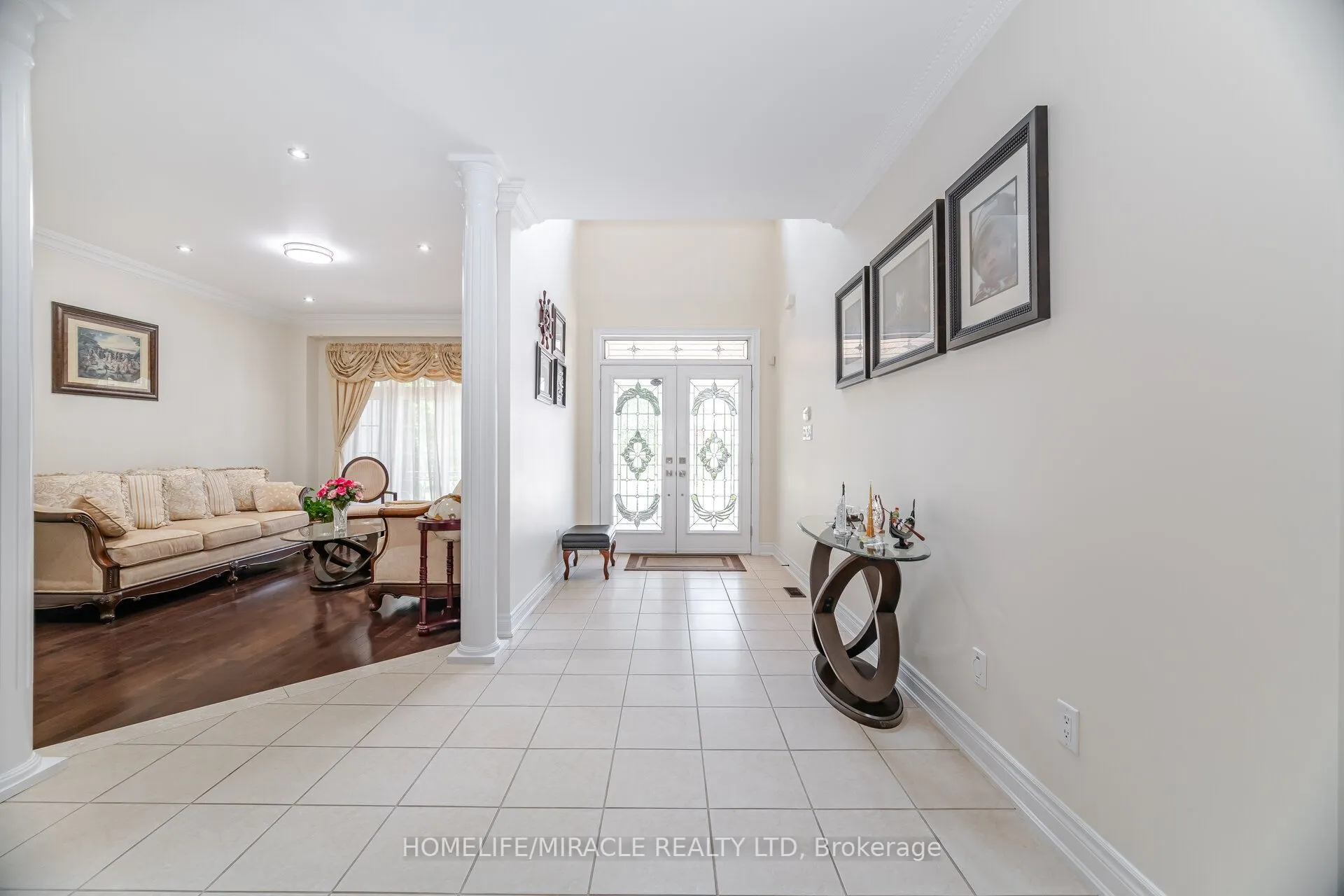 2373 Rideau Drive E
