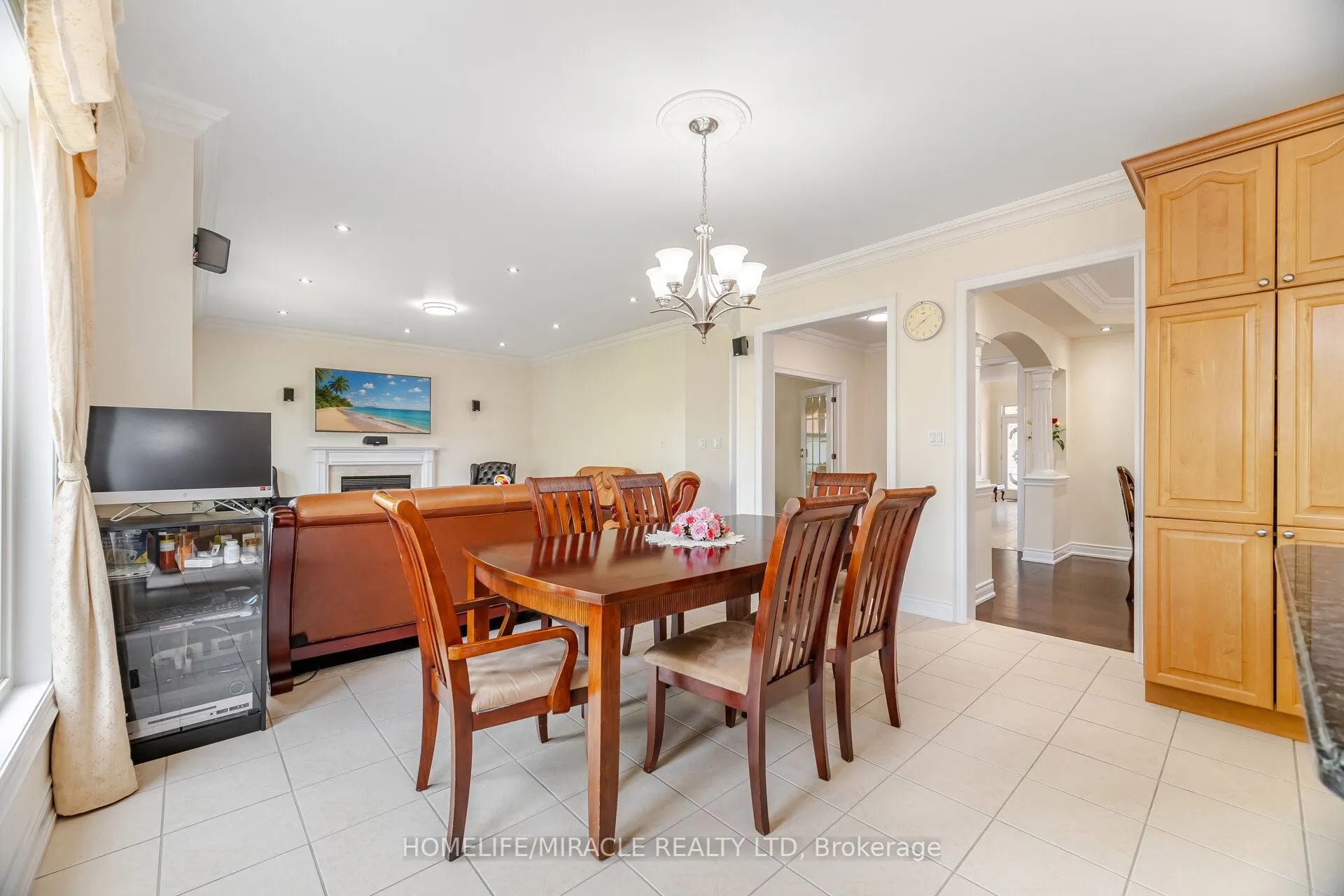 2373 Rideau Drive E