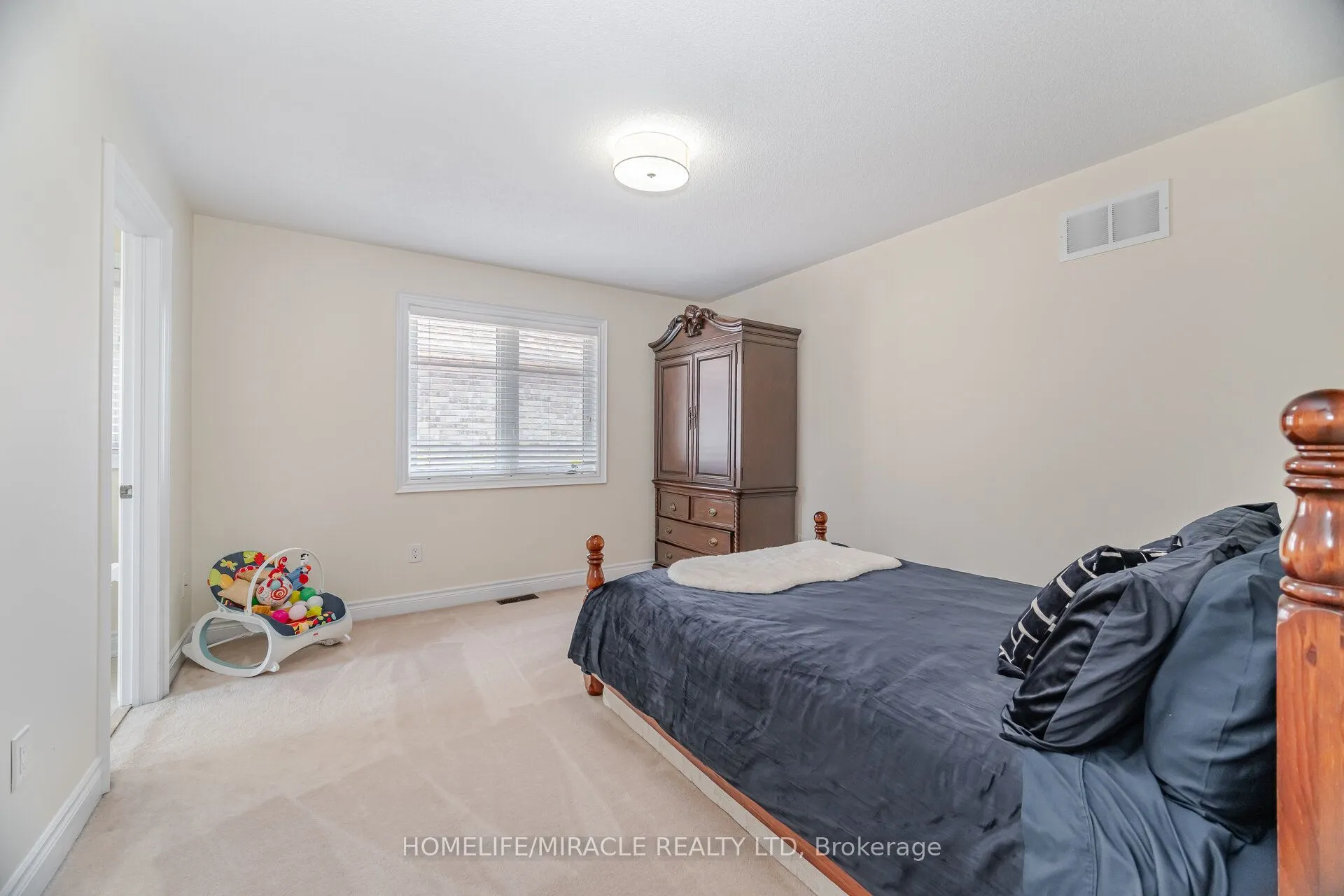 2373 Rideau Drive E