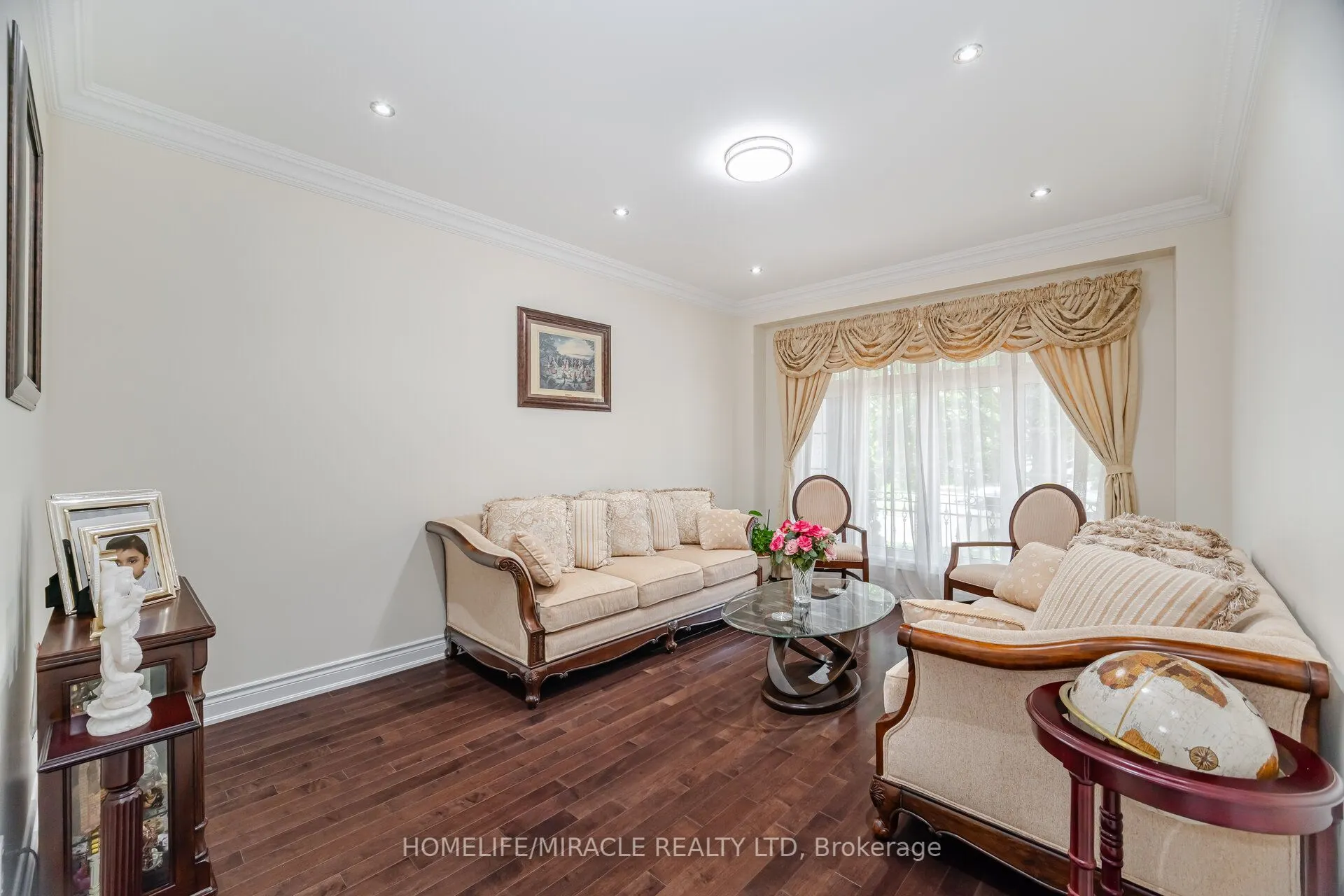 2373 Rideau Drive E