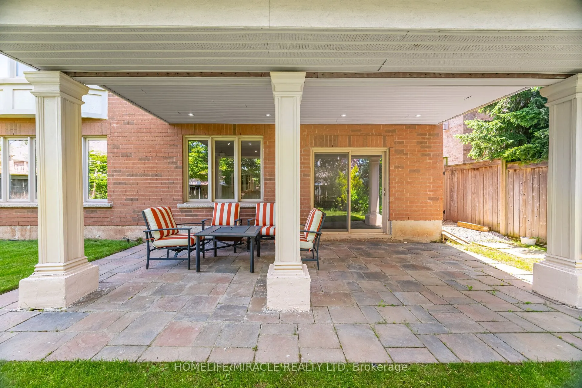 2373 Rideau Drive E