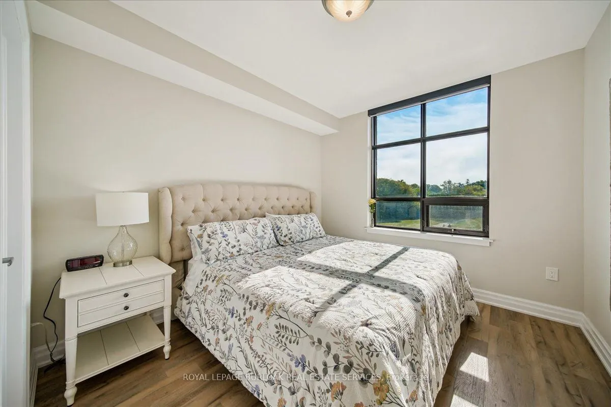 3290 New Street W, #222