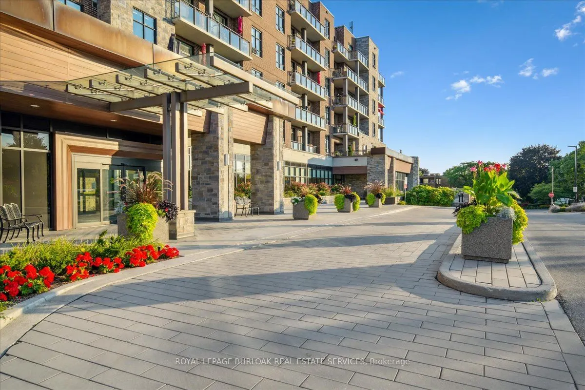 3290 New Street W, #222