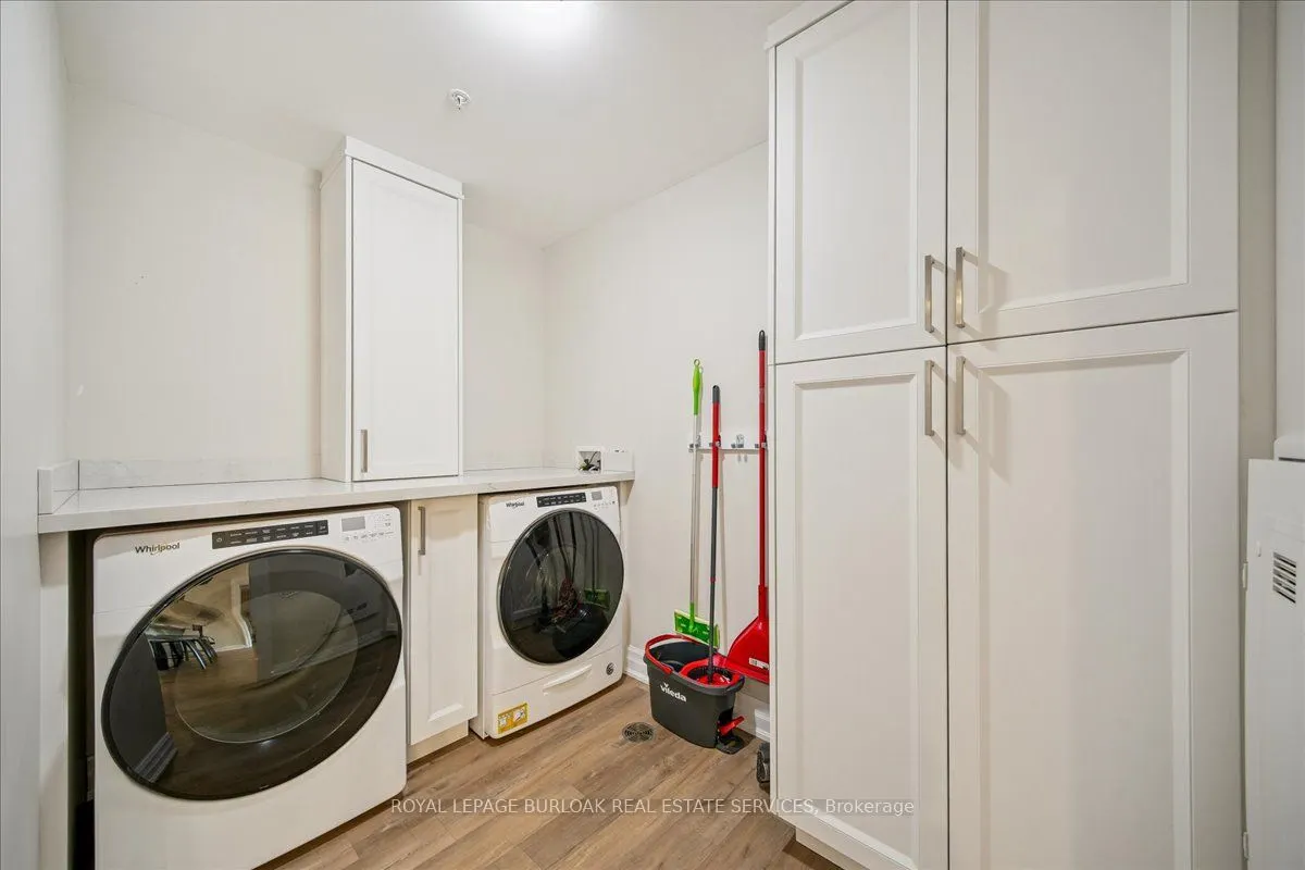 3290 New Street W, #222