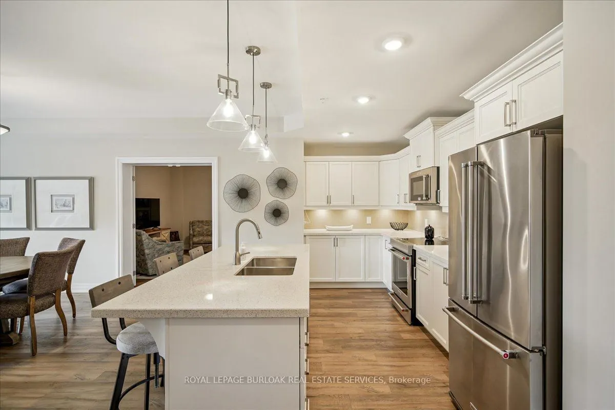 3290 New Street W, #222