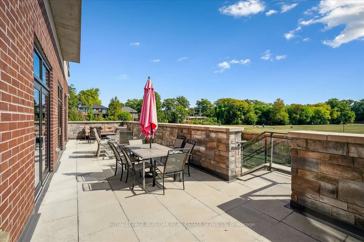 3290 New Street W, #222