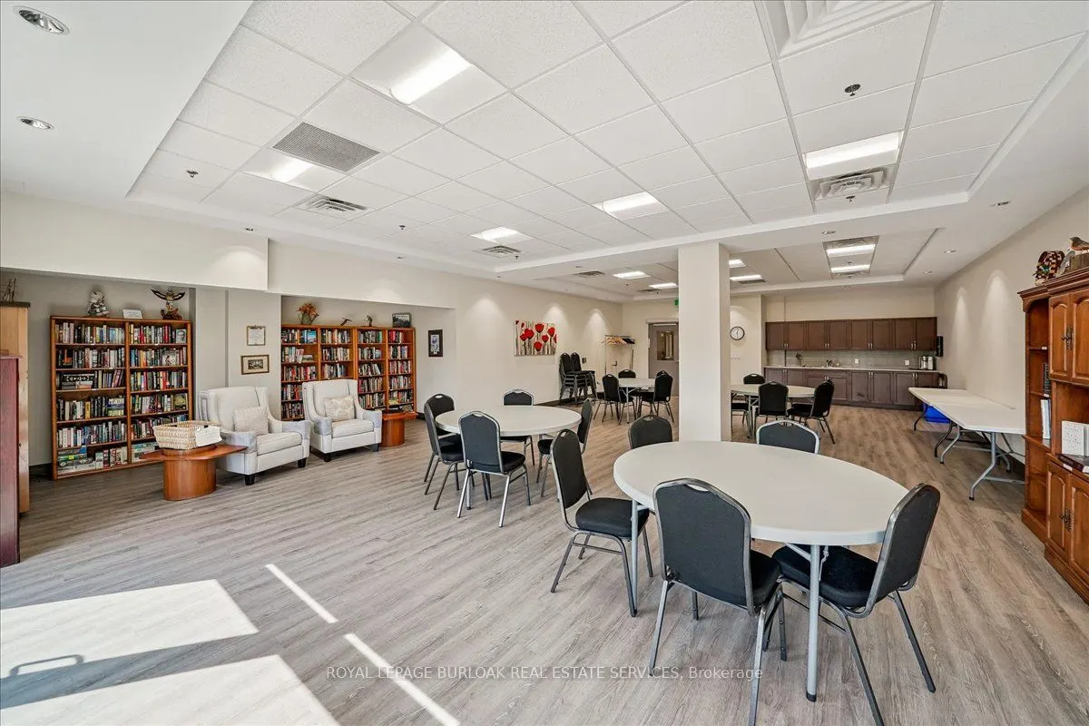 3290 New Street W, #222