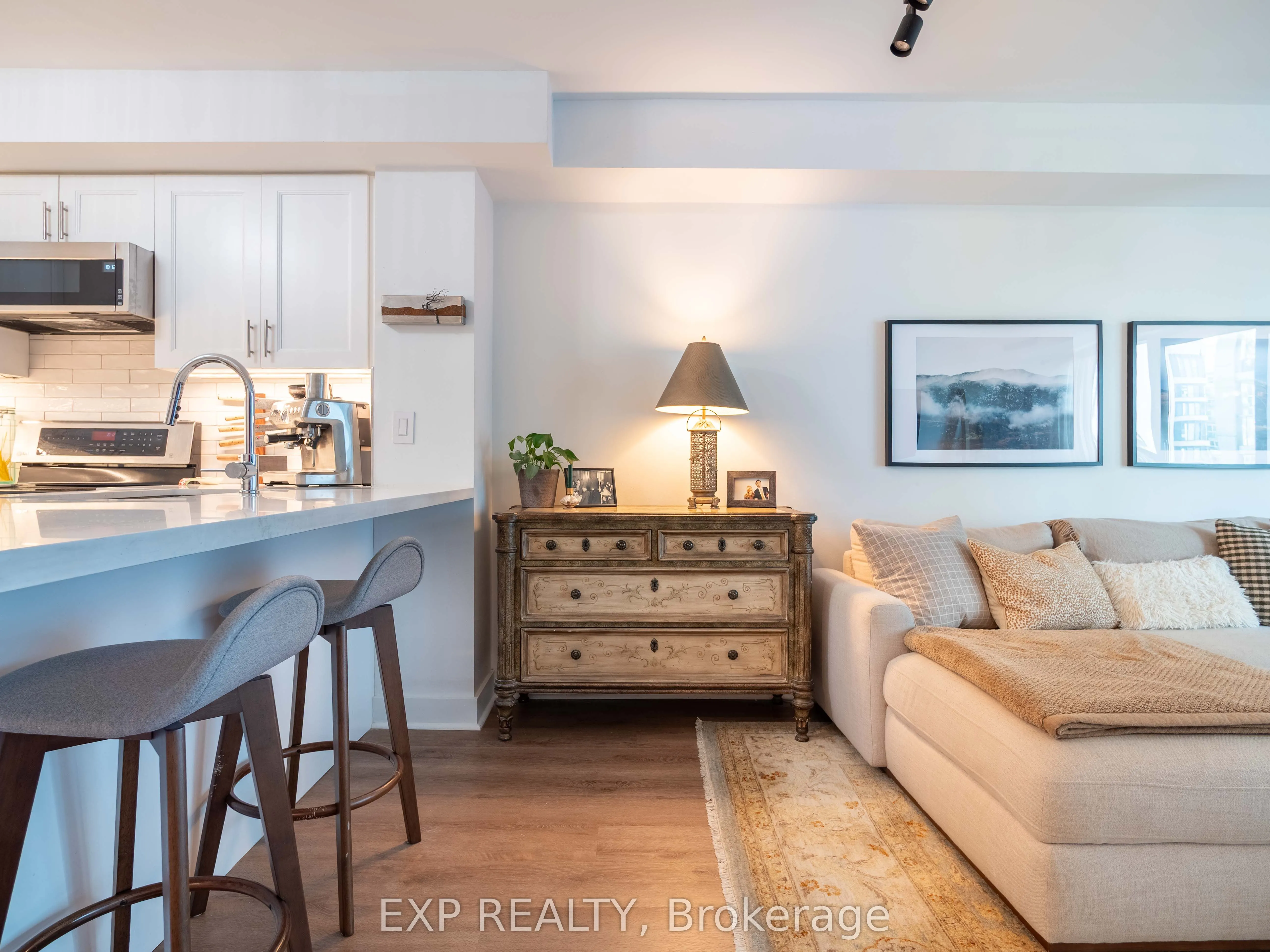 2111 Lakeshore Boulevard W, #501