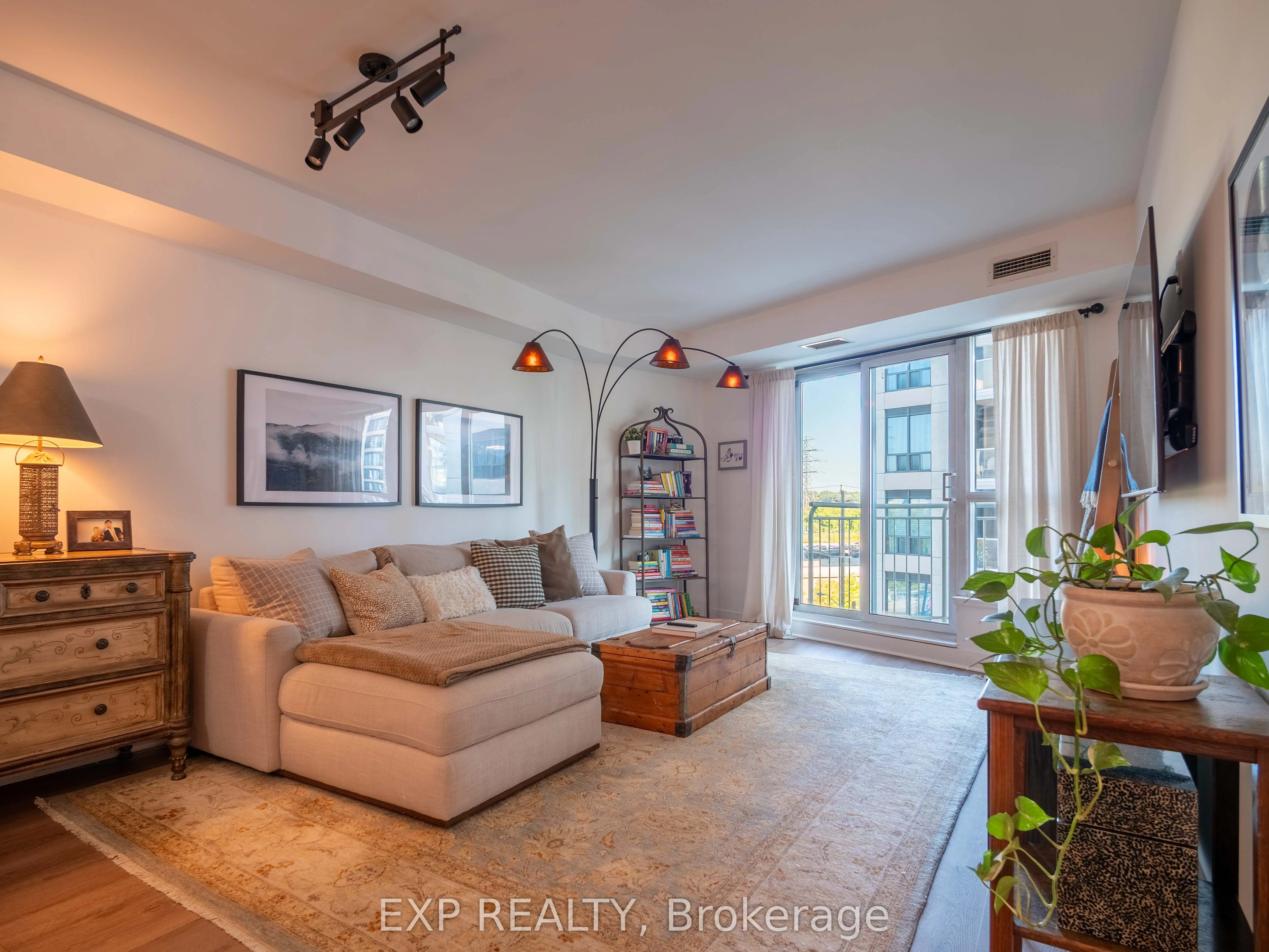 2111 Lakeshore Boulevard W, #501