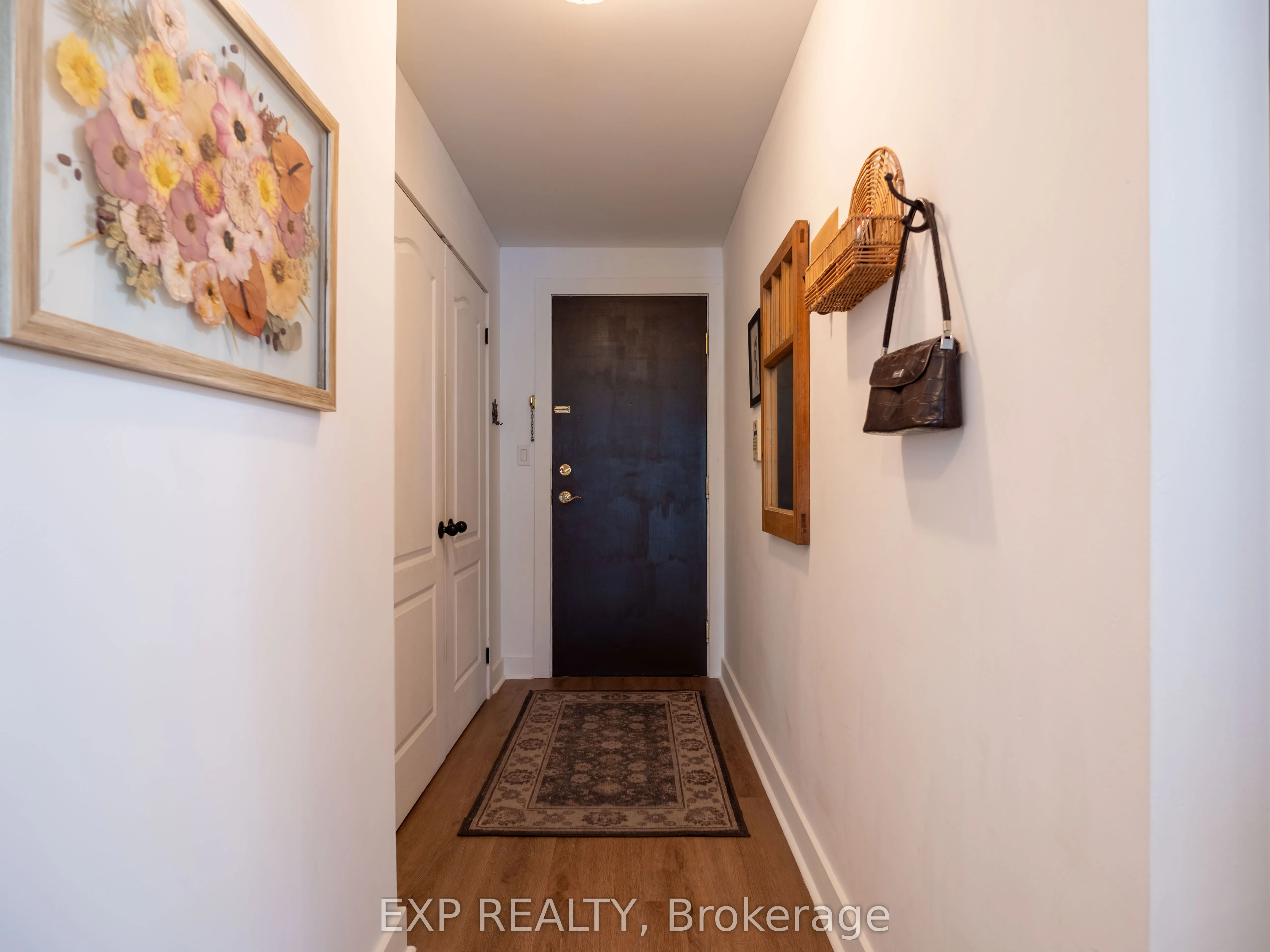 2111 Lakeshore Boulevard W, #501
