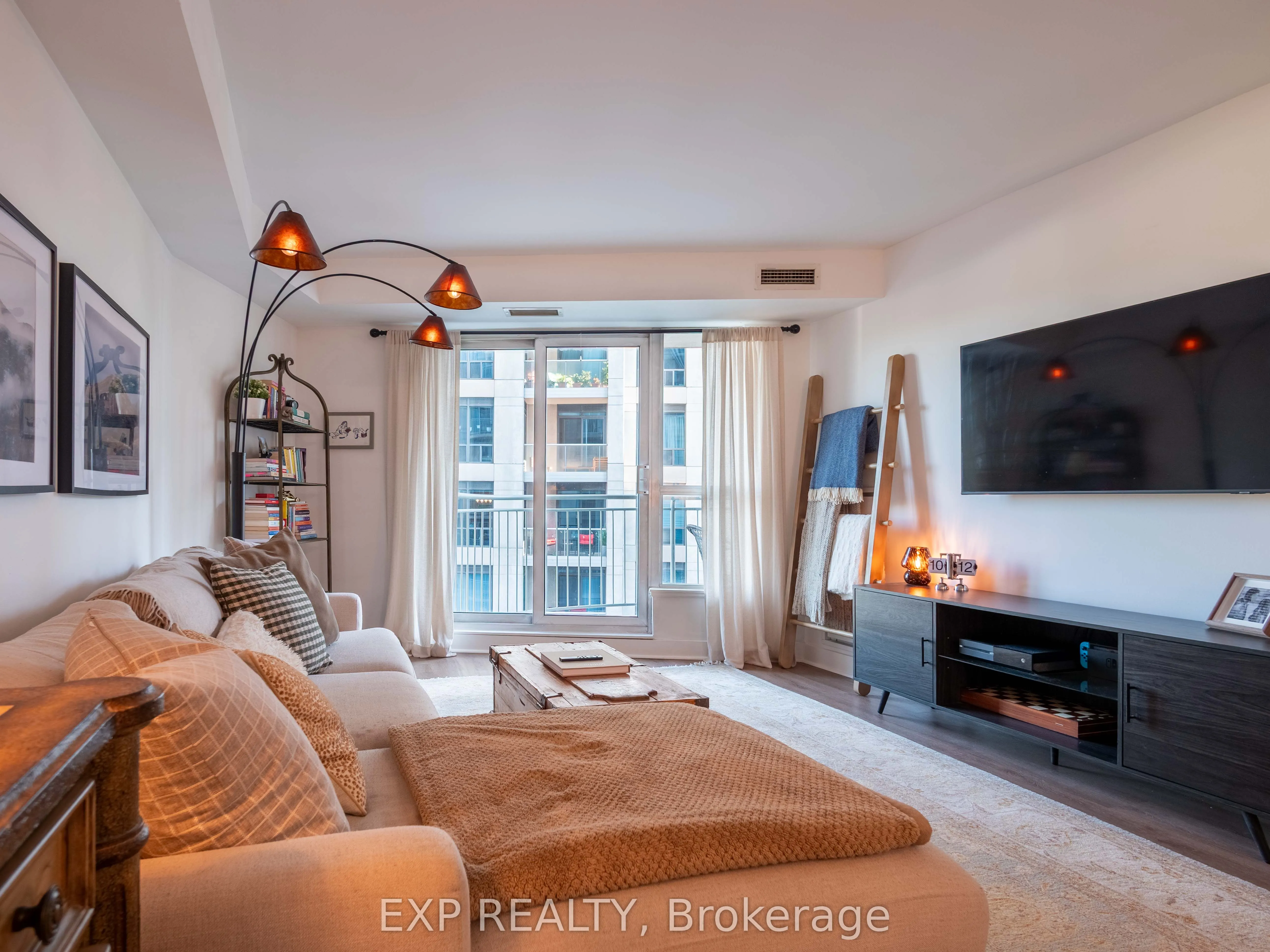 2111 Lakeshore Boulevard W, #501